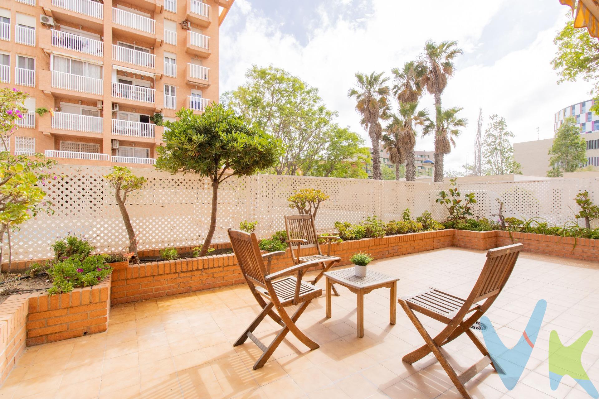 Tenemos el gran placer de sacar a la venta esta preciosa VIVIENDA en planta baja, con una ubicación privilegiada. Si buscas la combinación de tranquilidad y cercanía al mar, tenemos el apartamento que estabas buscando en la mítica Playa de la PATACONA, en 2ª línea del mar. . Se trata de una vivienda en planta baja, con una de las distribuciones más demandadas, 3 habitaciones y 2 baños completos, (dos de las habitaciones son individuales y la habitación principal goza de un baño completo en suit), con cocina independiente y amplio salón comedor con acceso directo a una gran Terraza de 20m2, orientación Sur, donde podrás disfrutar del buen clima de nuestra maravillosa Comunidad Valenciana. El inmueble dispone de calefacción y split de aire acondicionado. Además de todo esto, la propiedad cuenta con una amplia PLAZA DE GARAJE y un TRASTERO, en la misma finca. . Las zonas comunes cuentan con una pequeña piscina comunitaria, donde poder refrescarte después de venir de disfrutar de un día de playa. . Si no conoces la PATACONA, además de poder disfrutar todo el año de un lugar único junto al mar, esta zona ofrece los mejores servicios para hacer tu vida lo más cómoda posible: restaurantes, comercios, polideportivo, gimnasio, zonas infantiles, etc. Está situada a tan sólo 10 minutos del centro de Valencia y es una prolongación de la Playa de la Malvarrosa. Esto  convierten a La Patacona en un lugar único y privilegiado donde construir tu nueva vida. Se trata de una VIVIENDA VPO (Vivienda de protección Oficial), en trámites de descalificación. No te quedes con dudas de saber cuáles son los requisitos para acceder a este tipo de viviendas y contacta con nosotros para obtener toda la información que necesitas. . NO PIERDAS LA OPORTUNIDAD de acceder a la vivienda que andabas buscando. . Ponte en contacto con nosotros y CONCIERTA TU VISITA. ¡Estaremos encantados de asesorarte!. . Por mandato expreso del propietario, comercializamos este inmueble en exclusiva, lo que le garantiza el acceso a toda la información, a un servicio de calidad, un trato fácil, sencillo y sin interferencias de terceros. Por este motivo, se ruega no molestar al propietario o a los vecinos. Muchas gracias por su comprensión. Si usted es agente inmobiliario y tiene un cliente para este inmueble, llámenos: estaremos encantados de colaborar. El precio ofertado no incluye los gastos de la compraventa, impuestos, ni honorarios de la agencia inmobiliaria. El anuncio no tiene carácter vinculante y puede contener algún error. ¡Gracias por tu atención!