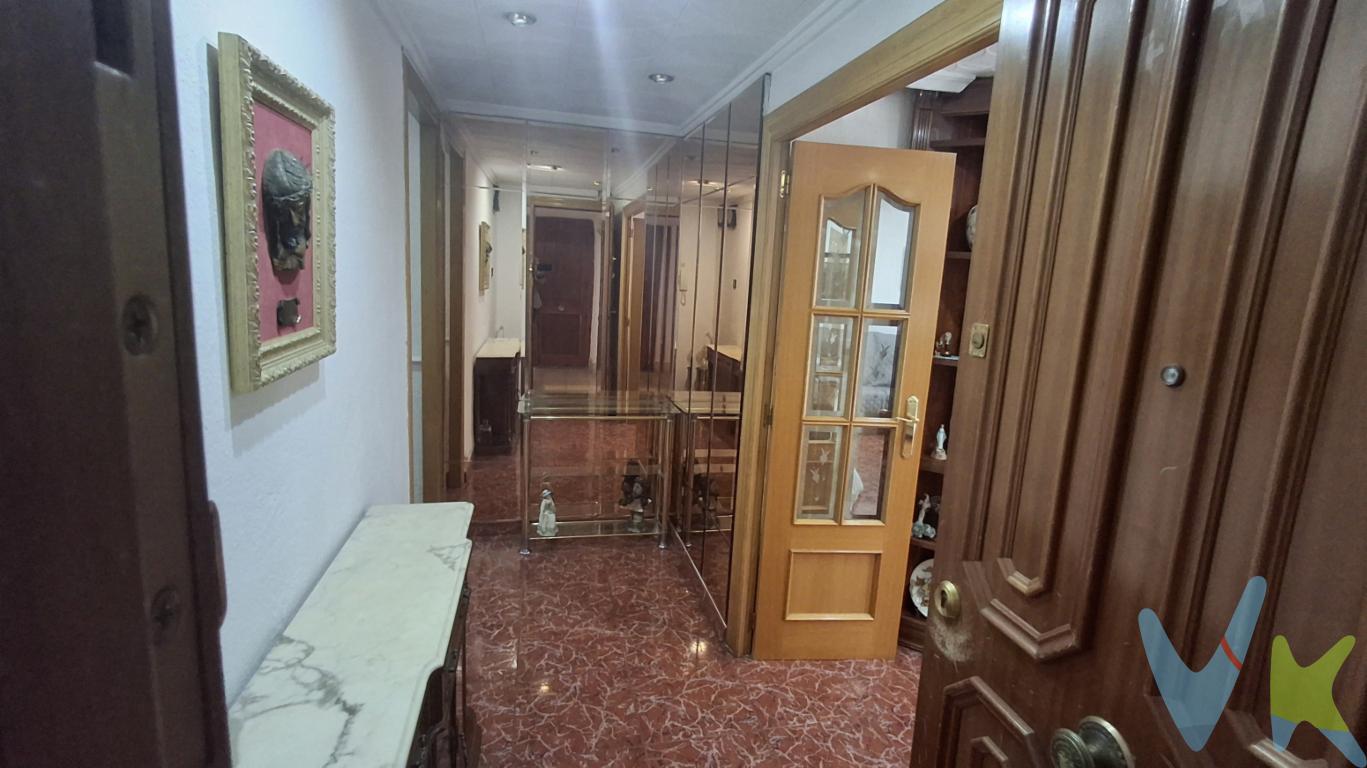 AMPLIA VIVIENDA CON BALCÓN Y GRAN POTENCIAL EN ALDAIA2DA ALTURA EN FINCA SIN ASCENSOR. Si buscas una vivienda espaciosa, bien ubicada y con múltiples posibilidades, esta puede ser tu oportunidad.Te presentamos este piso de 95 m² construidos, situado en una zona consolidada de Aldaia, con todos los servicios a pocos pasos: supermercados, colegios, comercios y buena conexión con transporte público.La vivienda destaca por su gran amplitud y distribución funcional, ideal para familias o para quienes valoran el espacio.Cuenta con:2 habitaciones dobles1 habitación individual con armario empotradoBaño completo con plato de duchaCocina independiente,GaleríaSalón-comedor amplio y luminoso, con salida a balcónGracias a su orientación y altura, la vivienda disfruta de buena ventilación y entrada de luz natural.Dispone de:Suelo de gresVentanas de aluminioUbicada en una SEGUNDA planta sin ascensor.Una vivienda con mucho potencial, perfecta para entrar a vivir o actualizar a tu gusto y convertirla en el hogar que siempre has querido.  CONDICIONES ECONÓMICAS Y LEGALESPVP: 150.000 EURGastos e impuestos no incluidos en el precio. La compra conlleva impuestos y gastos de formalización para el comprador.En las segundas transmisiones, el Impuesto de Transmisiones Patrimoniales (ITP) puede ascender, con carácter general, aproximadamente al 10 % del precio de compraventa, conforme a la normativa vigente en la Comunidad Valenciana. No obstante, dicho impuesto puede verse bonificado, pudiendo aplicarse un tipo reducido del 6 % o incluso del 4 %, siempre que la parte compradora y el inmueble cumplan los requisitos legalmente establecidos para ello.La compraventa se realizará con gastos según ley, por lo que los gastos de notaría y registro de la propiedad serán asumidos conforme a lo dispuesto en la normativa aplicable. A título orientativo, dichos gastos, según aranceles oficiales, pueden situarse aproximadamente entre 400 EUR y 800 EUR, dependiendo del precio final y de las circunstancias de la operación.Honorarios de intermediación inmobiliaria no incluidos en el precio: 4 % más IVA sobre el precio final de venta.Se informa al consumidor que la agencia actúa como intermediaria inmobiliaria en la operación, estando cualquier eventual compraventa y sus condiciones sujeta a la aceptación expresa del propietario o vendedor y a la posterior formalización del correspondiente contrato de arras.El consumidor tiene, conforme a la normativa vigente, a su disposición información y documentación adicional relativa al inmueble, pudiendo consultarla en la agencia inmobiliaria.La información contenida en este anuncio tiene carácter meramente informativo y no contractual, pudiendo estar sujeta a errores u omisiones involuntarias.