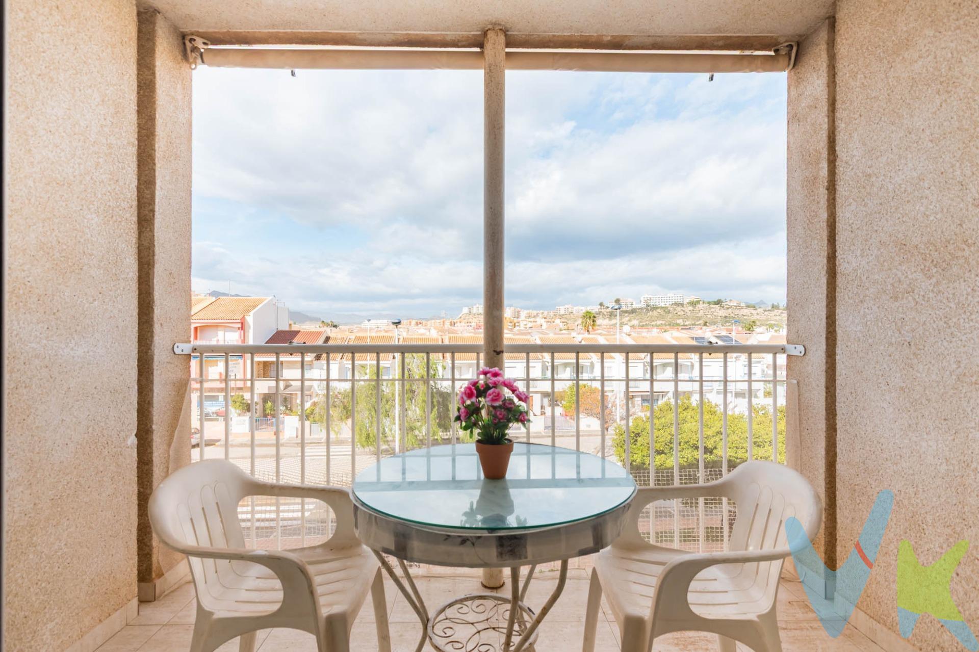 Crea el hogar que siempre has soñado, en este bonito y luminoso piso, con todas las estancias con grandes ventanales a la calle y con una gran terraza accesible directamente desde el salón. Al acceder desde la puerta de entrada nos encontramos con un pequeño distribuidor con un armario empotrado , y desde aquí se abre la cocina a un lado con una galería que conduce al patio de luces, y al otro lado el gran salón que preside la vivienda, con acceso directo a una terraza donde podrás disfrutar de grandes momentos. Un baño completo y dos dormitorios, luminosos y con armarios empotrados, completan este piso. Consultar precio para garaje en el edificio. Para terminar te queremos comentar algo: ¡Descubre una aventura inmobiliaria que combina calidad, pasión y profesionalidad! La confianza que los propietarios han depositado en nosotros es un testimonio de nuestro compromiso en brindarte un servicio excepcional. Aquí viene el detalle especial: al contactarnos directamente, evitarás molestarlos, nosotros seremos tus intermediarios y te proporcionaremos toda la asistencia necesaria. Estamos aquí para facilitarte la documentación e información que requieras, y te prometemos un trato cálido y sin complicaciones. Te informaremos detalladamente de todos los aspectos, incluyendo gastos de la compra y honorarios de agencia que no están incluidos en el precio, para garantizar tu comodidad y tranquilidad durante todo el proceso. Esa es nuestra esencia, proporcionarte #Calma: “Estado ideal de tranquilidad que tendrás al comprar tu casa con nosotros”. Queremos que sepas que tanto la descripción del inmueble como las imágenes que ves son valiosas referencias informativas, en ningún caso tienen carácter contractual. Asimismo, el precio ha sido designado por la propiedad por lo que podría sufrir variaciones y no sería vinculante hasta que se formalice en contrato de compraventa. * ¡Oye, agente inmobiliario! Si estás leyendo este texto y te gusta, te desafiamos a ser creativo y sorprendernos con una adaptación original. ¡Nada de copiar y pegar, queremos ver tu ingenio en acción! Así que prepárate para darle un toque único y cautivador a estas palabras. Estamos ansiosos por ver cómo le das vida a este mensaje con tu propia magia inmobiliaria. ¡Adelante, demuéstranos de qué eres capaz!. Gastos de la compra:. •Impuestos (ITP). Con bonificación: 3 %. Sin bonificación: 7,75 %. •Notaría y Registro: aprox. 1.000 €. •Honorarios de agencia: 3 % + IVA. (No incluidos en el precio de venta)