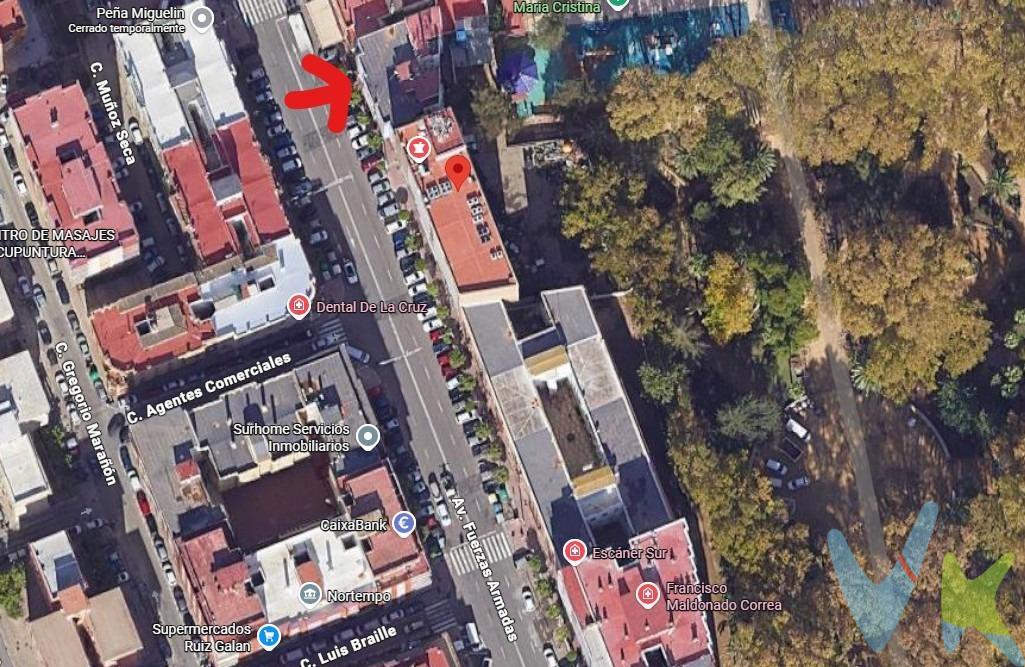 Local en alquiler en pleno centro, junto al Parque María Cristina. 20 m² | Ubicación céntrica | Listo para empezar. ¿Buscas un espacio práctico, bien ubicado y con todo lo necesario para desarrollar tu actividad?. Te presentamos este local de aproximadamente 20 m² en alquiler, situado en Avenida Fuerzas Armadas, una ubicación céntrica y con gran movimiento, junto al Bar Parque y a escasos metros del Parque María Cristina. Un espacio pequeño, pero con muchas posibilidades. El local está diseñado para aprovechar al máximo su superficie y cuenta con:. -Aseo privado. -Agua caliente. -Aire acondicionado. -Espacio funcional y fácilmente adaptable. -Excelente ubicación en pleno centro. Por sus características, es una opción ideal para quienes necesitan un espacio profesional sin asumir los costes de un local de mayor tamaño. Puede adaptarse perfectamente como:. -Oficina o despacho profesional. -Consulta. -Pequeño comercio. -Estudio. -Punto de atención al cliente. -Negocio de servicios. Ubicación que marca la diferencia. Su proximidad al Parque María Cristina y su situación en una de las zonas más céntricas de la ciudad permiten disfrutar de todos los servicios, comercios y comunicaciones del centro a pocos pasos. Una oportunidad especialmente interesante para profesionales, autónomos y pequeños negocios que buscan una ubicación céntrica, visible y funcional. Si buscas un espacio compacto, cómodo y bien situado para poner en marcha o trasladar tu actividad, este local puede ser justo lo que necesitas. Contacta con nosotros y solicita más información o una visita sin compromiso. 