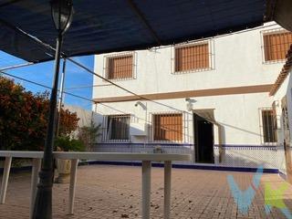 Crea el hogar que siempre has soñado y no pierdas esta gran oportunidad, te presentamos esta vivienda unifamiliar en  Los Alcazares. Sobre los 200m2 de superficie de parcela, tenemos esta casa de dos plantas, totalmente preparado para entrar a vivir, un pequeño Oasis donde poder disfrutar de la tranquilidad de la zona mientras disfrutas de su barbacoa o te relajas en el porche a la sombra. La primera planta nos ofrece una gran cocina con acceso directo al porche, un gran salón, baño completo y dos habitaciones una de ellas en suite, la segunda planta nos abre las puerta a seis habitaciones cada  y un baño completo. Cuando te pongas en contacto con nosotros te informaremos de los gastos que no están incluidos en el precio, gastos de compraventa y honorarios de agencia y te ayudaremos para que tu proceso de compra con nosotros se convierta en un #Calma: Estado ideal de tranquilidad que tendrás al comprar tu casa con nosotros. *Por último, te vamos a contar una cosa: Los propietarios han confiado en nosotros y nos han contratado en exclusiva para que les ayudemos a vender uno de sus bienes más preciados, su casa, su hogar. Esto para ti, como comprador, será una garantía ya que tendrás acceso a un servicio de calidad, un trato fácil, sencillo y sin interferencias de terceros. Por eso, te vamos a pedir un favor, habla con nosotros, no los molestes, te vamos a ayudar en caso de interés en todo el proceso y te vamos a facilitar toda la documentación e información que precises. Como ya te habíamos dicho, ¡Un servicio de calidad!