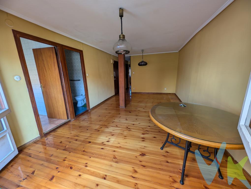 Oportunidad en el centro de Colindres!¿Buscas un piso amplio y con potencial a un precio imbatible? Esta es tu ocasión.Vivienda de 95 m² muy luminosa, situada en pleno corazón de Colindres. Es un segundo piso sin ascensor, con muchas posibilidades de personalización. Se encuentra semireformado: solo necesita actualizar la cocina y el baño, ¡ideal para hacerlo a tu gusto!Precio muy competitivo, ideal para quienes buscan su primera vivienda o quieren invertir. ¡La cuota hipotecaria puede ser más baja que un alquiler en la zona!Dispone de un patio trasero comunitario, perfecto para tener un pequeño jardín al  aire libre, y un pequeño trastero en el portal.Zona bien comunicada, con todos los servicios a mano.No dejes pasar esta oportunidad única. ¡Contáctanos y te lo enseñamos sin compromiso!