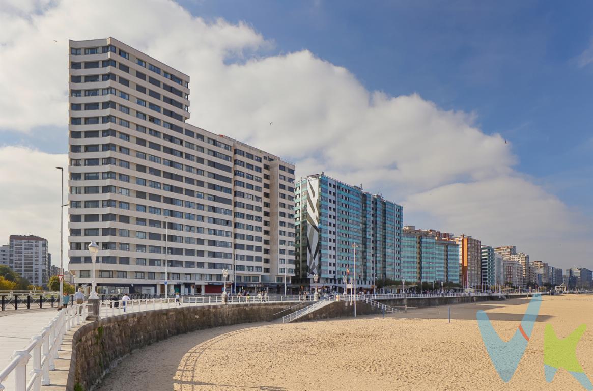 ¡Vive junto a San Lorenzo! Piso Luminoso en La Arena¿Buscas una inversión segura o tu nuevo hogar al lado del mar? Este fantástico 4º piso con ascensor se sitúa en el corazón de La Arena, la zona más vibrante y demandada de Gijón. Todo a tu alcance:Vivirás rodeado de los mejores servicios: supermercados, hostelería de moda, colegios y transporte público. Además, ofrecemos posibilidad de financiación hasta el 100%.Ideal para familias o como activo de alta rentabilidad por su gran potencial de revalorización.¡No pierdas la oportunidad de vivir donde todos quieren estar! Contáctanos y ven a verlo.Listo para ti: Cocina equipada y baño moderno con plato de ducha. En excelente estado de conservación.Luz y Confort: 3 habitaciones y un salón amplio, con una distribución funcional que aprovecha cada metro.Ubicación Premium: A un paso de la Playa de San Lorenzo y del centro.Gastos e impuestos no incluidos en el precio. A título orientativo, en segundas transmisiones, el comprador abonará el Impuesto sobre Transmisiones Patrimoniales (ITP). Para consultar los porcentajes del ITP en Asturias puede hacerlo a través de la web oficial de servicios tributarios del Principado de Asturias https://sede.tributasenasturias.es/sites/sede/default/es_ES/Que-quieres-hacer/Transmisiones-Patrimoniales-y-AJD. La base imponible será el mayor valor entre precio de compraventa, tasación o valor de referencia catastral. Gastos de notaría y registro según aranceles variables según precio, número de copias y complejidad.  El comprador escoge libremente notario. El vendedor asume la plusvalía y el resto de gastos son del comprador. Si se precisa hipoteca: Tasación, condiciones y costes bancarios según entidad elegida por el comprador; así como los gastos de gestoría y cualesquiera otros inherentes a la formalización de la compraventa. De acuerdo con la ley, no se incluyen en el precio otros gastos o tributos que legalmente correspondan al comprador. Honorarios de intermediación inmobiliaria a cargo del vendedor y honorarios de mediación inmobiliaria del 2% más I.V.A. con un mínimo de 2.000 + IVA a cargo del comprador. El consumidor tiene derecho, conforme a la normativa vigente, a disponer de información y documentación adicional relativa al inmueble y condiciones de la compraventa, accesible en la sede física o mediante correo electrónico de la Agencia cuyos datos de contacto aparecen en la página web. La agencia actúa exclusivamente como intermediaria en la operación. Cualquier compraventa y sus condiciones quedan sujetas en todo caso a la aceptación expresa del vendedor del inmueble y a la posterior formalización del correspondiente contrato. El presente anuncio tiene carácter meramente informativo; la información suministrada se corresponde con la disponible a la fecha de publicación, pudiendo variar en función de las circunstancias o actualizaciones legales, contractuales y fiscales.