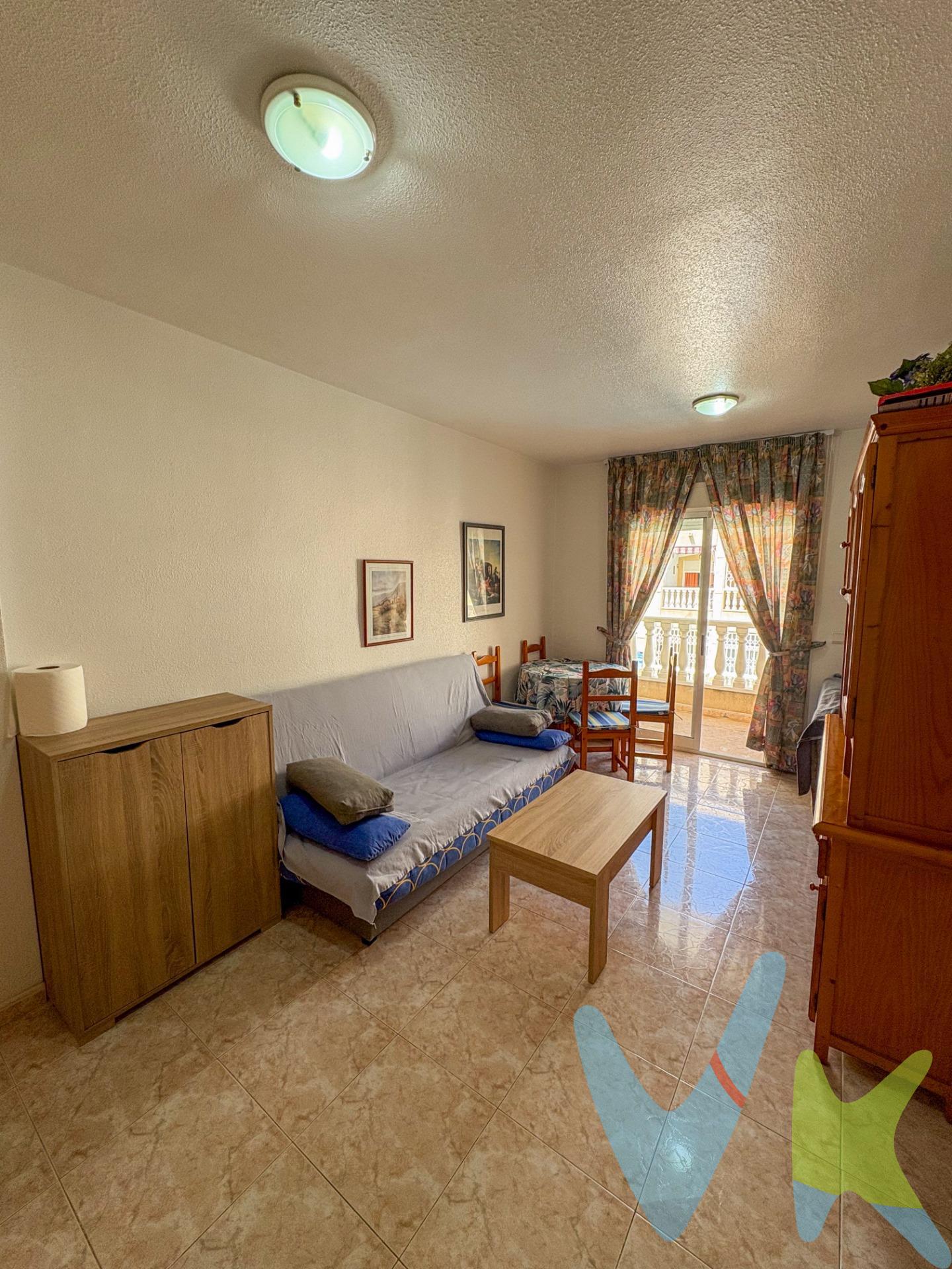 ¡OPORTUNIDAD EN TORREVIEJA POR SOLO 95.500€!. Imagina despertarte cada mañana en tu propio apartamento en la costa alicantina, con la luz del sol entrando por las ventanas y la tranquilidad de vivir en una zona con todo a mano. Este acogedor piso en la zona Francisco Casanovas de Torrevieja lo tiene todo: ubicación, comodidad y un precio que lo hace una auténtica oportunidad. Situado en una primera planta sin ascensor, el apartamento cuenta con un dormitorio doble, un baño, salón-comedor y una cocina americana totalmente equipada. Está en perfecto estado, listo para entrar a vivir desde el primer día, sin necesidad de reformas. Además, podrás disfrutar de una agradable terraza y vistas a la piscina comunitaria, ideales para relajarte en tu día a día o en vacaciones. Con carpintería de madera, ventanas climalit, armarios empotrados, aire acondicionado y termo eléctrico, esta vivienda es práctica, funcional y cómoda. La zona está rodeada de supermercados, centros médicos, colegios, parques y todo tipo de servicios. Y por supuesto, a un paso del mar. Ya sea que estés buscando tu primera vivienda, una inversión rentable o simplemente un lugar donde escaparte del ruido y el estrés, este apartamento es justo lo que necesitas. ¡No lo dejes escapar! Llámanos y ven a verlo antes de que vuele. La descripción del presente inmueble e imágenes tienen mero carácter informativo y en ningún caso carácter contractual, pudiendo ser modificados por la inmobiliaria comercializadora sin que ello implique responsabilidad alguna frente a terceros. En el precio de venta a público, esta propiedad NO incluye los gastos de adquisición (Notario, registro, gestión, honorarios, etc…).