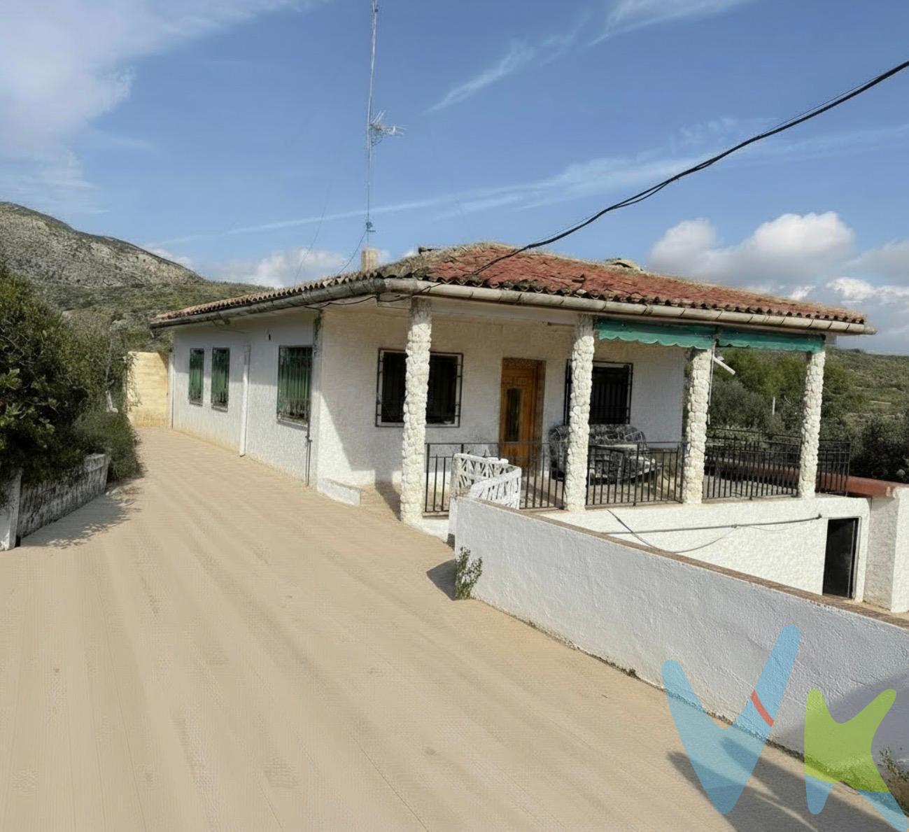 Descubre esta magnífica oportunidad de adquirir un chalet en Pedralba, ubicado en la hermosa Comunidad Valenciana. Con una superficie construida de 214 m² y un amplio terreno que abarca más de 5102 m², en el que hay una plantancion de olivos en plena produccion, este inmueble es ideal para quienes buscan tranquilidad y espacio al aire libre, ya que esta rodeado de montaña, conservando la privacidad, pero con vecinos a los alrededores que viven todo el año. La propiedad cuenta con tres habitaciones dobles amplias, perfectas para familias o aquellos que deseen disponer de espacios adicionales como oficinas o estudios. Además, dispone de dos baños completos uno en la planta baja y otro en la primera planta que brindan comodidad a los residentes e invitados, una cocina independiente de 9 m2, y un amplio comedor salon, con salida a una terraza con vistas a la montaña.Acciones de Riego 2600000 litros de dotación este año por metros cuadrados =2600 m3. La casa tiene una parcela vallada 3000 m2 con portón de entrada metálico y otros 2000 que son solo accesibles desde la parcela. La vivienda se encuentra en proceso de reforma con los trabajos parcialmente ejecutados ,  lo cual ofrece la ventaja unica de personalizarlo segun tus gustos y necesidades especificas, puedes transformarlo en el lugar soñado adaptado completamente a tu estilo.Los materiales de obra, puertas macizas lacadas en blanco, tiradores modernos, suelo vinílico click tipo extremo ( 27 metros cuadrados, y la referencia para completar ) Pladur para terminar paredes comedor y techo cocina, electrodomesticos a estrenar actuales en la vivienda estan incluidos en la venta.La fontaneria se encuentra ejectudada, pendiente unicamente del cierre del circuito. Entre las características destacadas se incluye una amplia piscina donde podrás disfrutar durante los calurosos días estivales así como también contarás con terrazas ideales para relajarte mientras disfrutas del entorno natural lleno árboles. En la planta baja nos encontramos con  un trastero de mas de 27 metros cuadrados y un salón de 21 metros mas baño y paellero. Cuenta con luz de iberdrola, y con acciones de agua y ademas un gran aljibe. Esta propiedad no solo representa un lugar perfecto para vivir sino también una inversión prometedora dado su potencial tras reformas adecuadas dando valor añadido al inmueble. 
