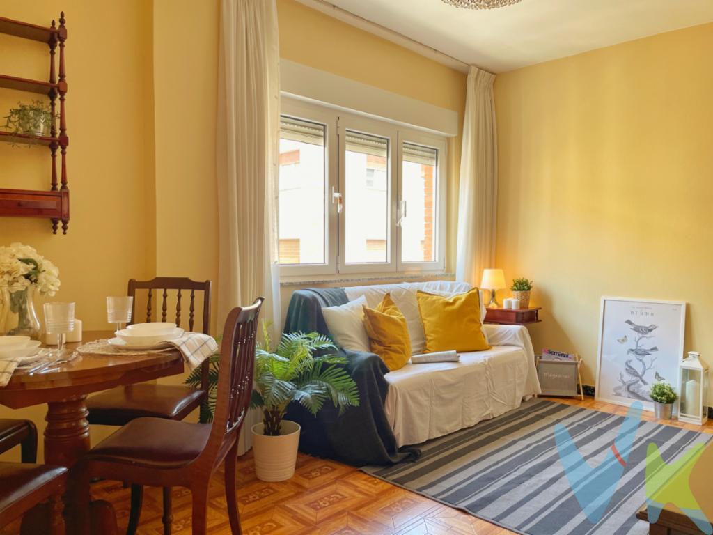 Oportunidad, te ofrecemos la venta de esta vivienda en la cuarta planta exterior de un edificio en la calle Santa María 13 de Gijón. La vivienda consta de salón, cocina, tres dormitorios y baño, y ofrece una oportunidad única para aquellos que buscan un hogar con carácter y potencial.- Cuarta planta exterior con vistas a la calle y buena luz natural- Salón: amplio y luminoso, con espacio para amueblar y decorar a tu gusto- Cocina funcional y con espacio para equipamiento- Tres dormitorios amplios y con buena luz natural- Baño completo y funcional- Es una estupenda oportunidad para renovar y personalizar la vivienda según tus gustos y necesidades-Excelente ubicación, con fácil acceso a servicios, transporte público y lugares de interés- La vivienda ofrece una oportunidad para renovar y actualizar, permitiendo a los compradores personalizar el espacio según sus gustos y necesidades- Inversión ideal para aquellos que buscan una oportunidad de inversión en el mercado inmobiliario de GijónSi estás interesado en esta vivienda, no dudes en contactar con nosotros. Estamos dispuestos a responder a tus preguntas y a concertar una visita.En el precio publicitado (PVP) no está incluido el Impuesto de Transmisiones Patrimoniales ni los gastos de Notaria y Registro.