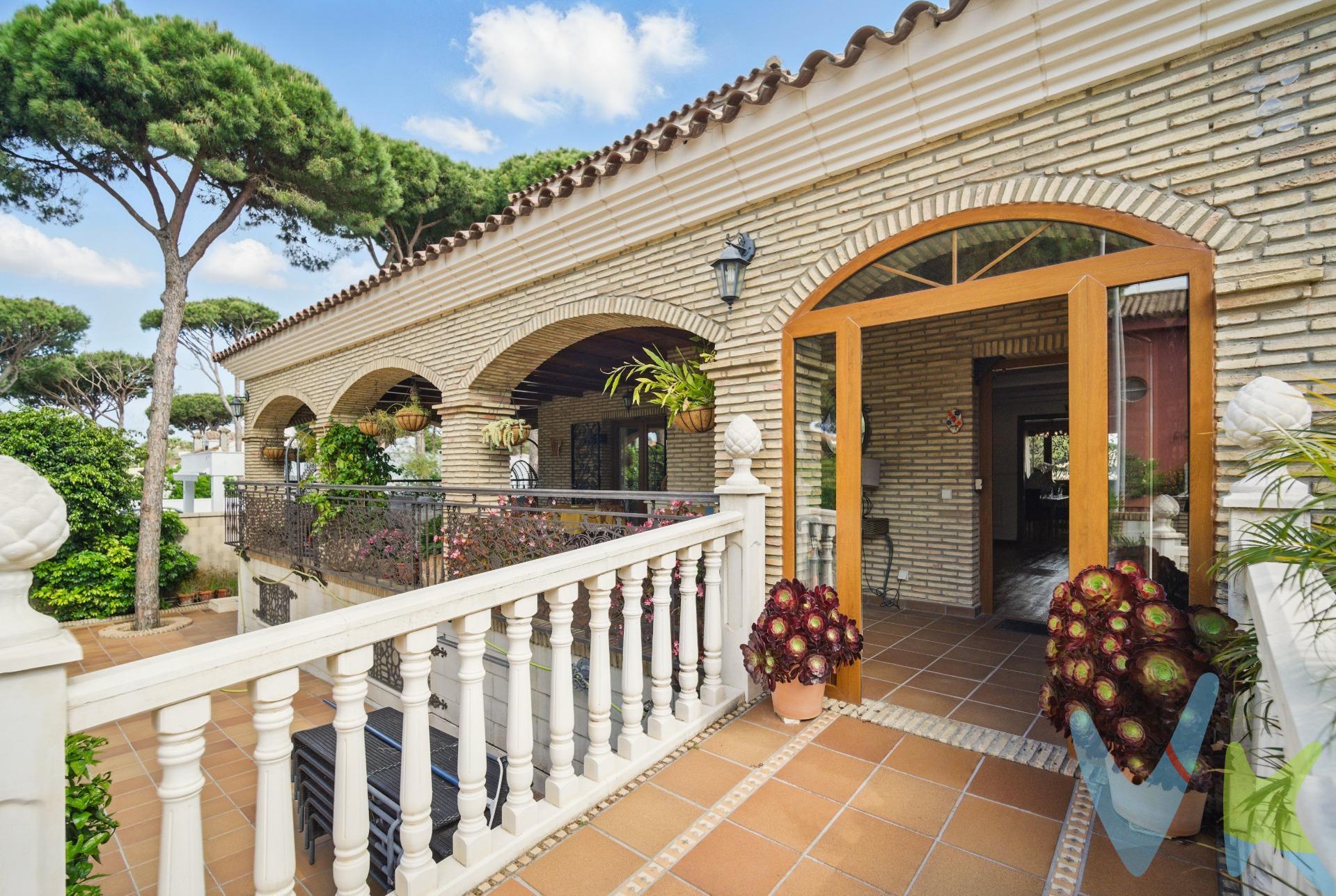Descubre este impresionante chalet ubicado en la zona Cerromolino de Chiclana de la Frontera, a tan solo 1000 metros de la playa. Con una extensión total de 535 m² construidos sobre una parcela generosa de 688 m², esta propiedad es perfecta para disfrutar del estilo mediterráneo. Cuenta con cinco habitaciones dobles que ofrecen confort y amplitud, tres baños completos más un aseo adicional. La cocina está completamente equipada y lista para su uso inmediato. Entre sus características destacadas se incluyen: puertas interiores elaboradas en madera maciza (roble), alarmas contra incendios y robos, armarios empotrados amplios, así como un baño principal tipo suite. El exterior no te decepcionará; disfruta del sol español desde el jardín ornado con árboles autóctonos o relájate junto a tu propia piscina privada complementada por una barbacoa ideal para reuniones familiares al aire libre.Su sótano ha sido diseñado pensando en el entretenimiento e incluye vinoteca además de un área destinada al gimnasio personal dotado con hidromasaje.Ubicado estratégicamente cerca colegios,costos supermercados,y centros médicos,hace que sea perfecto tanto como residencia permanente o vacacional.Ven a visitarlo hoy mismo! . . Comercializamos este inmueble en exclusiva, lo que le garantiza el acceso a toda la información y un servicio de calidad. En cumplimiento del Decreto de la Junta de Andalucía 218/2005 del 11 de Octubre, se informa al cliente que los gastos notariales, registrales, ITP y otros gastos inherentes a la compraventa no están incluidos en el precio. Igualmente disponemos del Documento Informativo Abreviado de la Propiedad (D.I.A) , y de un Seguro de Caución para garantizar las cantidades entregadas a nuestra Agencia en concepto de Reserva y/o Arras.