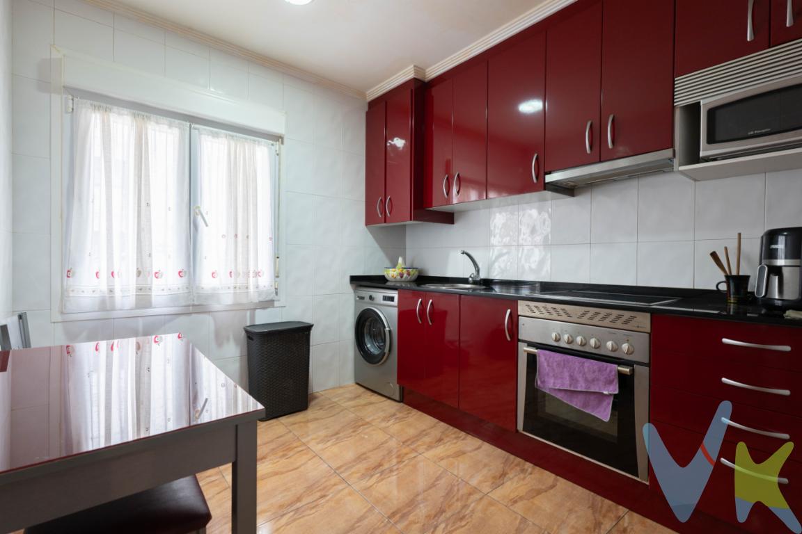 Se vende acogedor piso en el barrio del Natahoyo, a escasos metros de la Playa del Arbeyal, ideal tanto como primera vivienda como para inversión. La vivienda cuenta con dos dormitorios, salón, cocina independiente y baño completo, todo ello distribuido de manera muy funcional ya que no dispone de pasillo, lo que permite aprovechar al máximo cada metro cuadrado.Está situada en una segunda planta sin ascensor, en un edificio tranquilo y bien comunicado. Dispone de todos los servicios necesarios en las inmediaciones: supermercados, centros de salud, colegios, transporte público y zonas verdes.Una excelente ubicación para disfrutar de la vida en Gijón, con el mar al lado y todos los servicios al alcance de la mano.¡No dejes pasar esta oportunidad! Contacta para más información o concertar una visita.En el precio publicitado no están incluidos los gastos de notaría y registro ni las transmisiones patrimoniales.