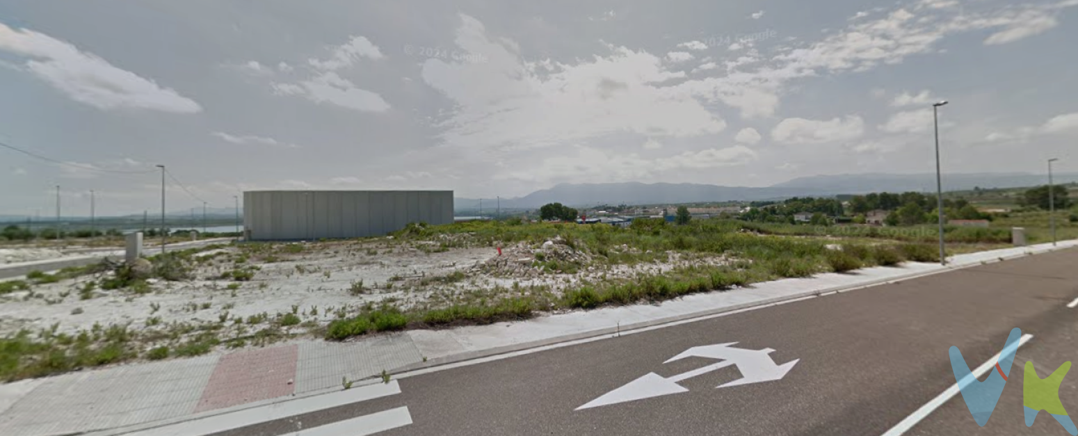  Parcela Industrial en Guadasequies: Proyecto Ideal para Industriales. Si está buscando un terreno con un gran potencial para desarrollar su próximo proyecto industrial, esta parcela en Guadasequies es la oportunidad que no querrá dejar pasar. Situada en una de las localidades con mayor proyección, esta propiedad reúne todos los requisitos para construir una nave industrial.PARCELA INDUSTRIAL EN GUADASEQUIES:     Se trata de una parcela con una superficie de 3.147 metros cuadrados.   La parcela tiene todos los servicios urbanísticos ejecutados en su totalidad.    La parcela tiene fachada a tres calles (La Serreta, Font dels Castellans).Se muestra a título informativo y no contractual. El precio no incluye lo siguiente: Honorarios de la agencia inmobiliaria, impuestos (IVA, ITP) y otros gastos de la Compraventa (notaria, gestoría y registro). 