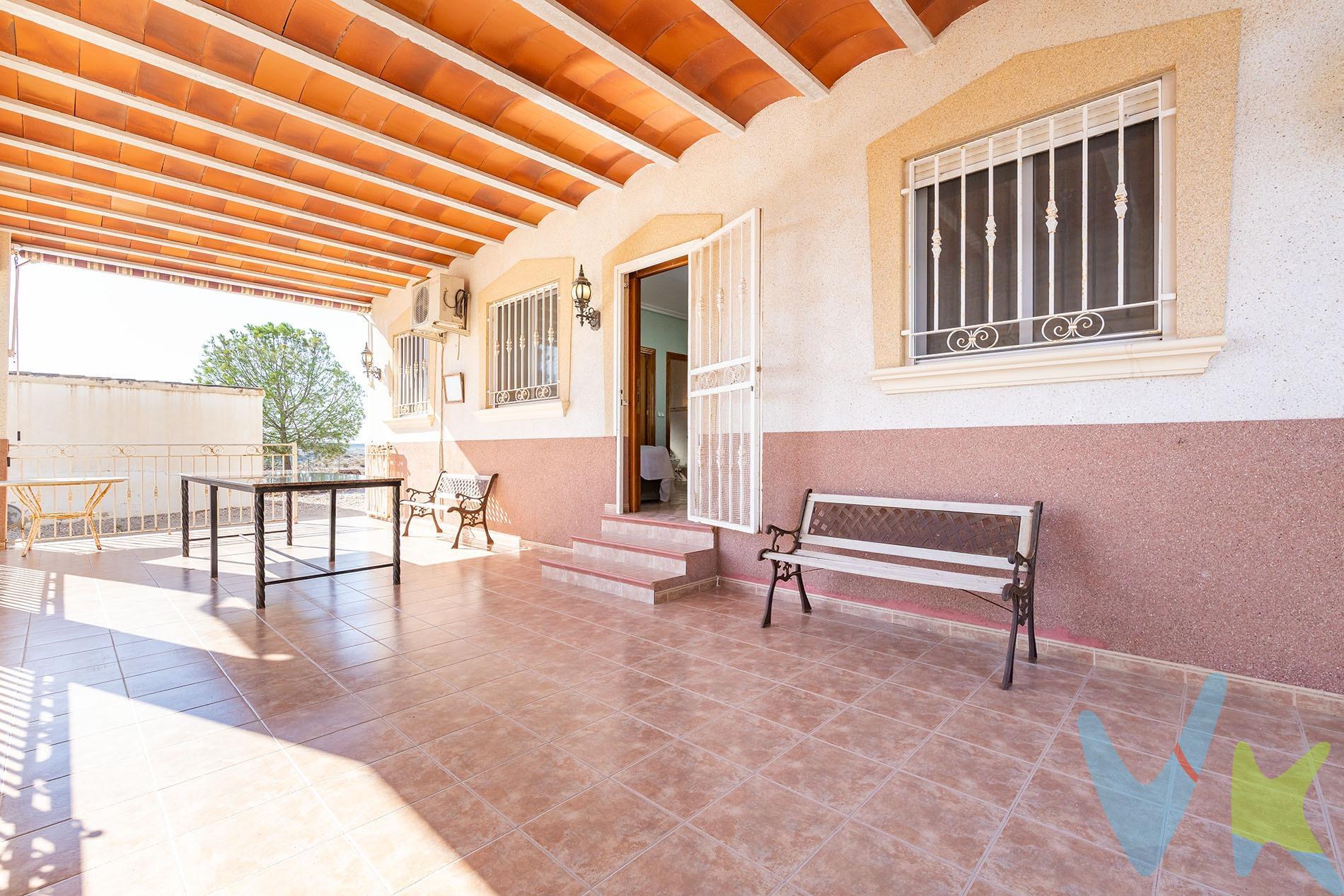 Crea el hogar que siempre has soñado en esta vivienda, tanto para vivir todo el año o para tus fines de semana. Parcela de 2000m2, casa en planta baja, con tres habitaciones, un baño completo, salón/cocina. Podrás disfrutar al aire libre en el gran porche de 40m2, junto con una habitación con cocina y barbacoa. Lo que destaca de esta casa es la luz natural, la paz, su orientación, etc..Dentro de la parcela, dispones de otra espacio adicional de 40m2, como auxiliar para recibir a la familia, donde dispones de una habitación mas. También tienes arbolea, oliveras, etc.., tiene luz y agua de pozo. ¡¡No lo dudes y ven a conocer tu espacio de Paz!!. Sin compromiso. Por mandato expreso del propietario, comercializamos este inmueble en exclusiva, lo que le garantiza el acceso a toda la información, a un servicio de calidad, un trato fácil, sencillo y sin interferencias de terceros. Si usted es agente inmobiliario y tiene un cliente para este inmueble, llámenos estaremos encantados de colaborar. Para terminar te queremos comentar algo: ¡Descubre una aventura inmobiliaria que combina calidad, pasión y profesionalidad! La confianza que los propietarios han depositado en nosotros es un testimonio de nuestro compromiso en brindarte un servicio excepcional. Aquí viene el detalle especial: al contactarnos directamente, evitarás molestarlos, nosotros seremos tus intermediarios y te proporcionaremos toda la asistencia necesaria. Estamos aquí para facilitarte la documentación e información que requieras, y te prometemos un trato cálido y sin complicaciones. Te informaremos detalladamente de todos los aspectos, incluyendo gastos de la compra y honorarios de agencia que no están incluidos en el precio, para garantizar tu comodidad y tranquilidad durante todo el proceso. Esa es nuestra esencia, proporcionarte. Calma: “Estado ideal de tranquilidad que tendrás al comprar tu casa con nosotros”. Queremos que sepas que tanto la descripción del inmueble como las imágenes que ves son valiosas referencias informativas, en ningún caso tienen carácter contractual. Asimismo, el precio ha sido designado por la propiedad por lo que podría sufrir variaciones y no sería vinculante hasta que se formalice en contrato de compraventa. * ¡Oye, agente inmobiliario! Si estás leyendo este texto y te gusta, te desafiamos a ser creativo y sorprendernos con una adaptación original. ¡Nada de copiar y pegar, queremos ver tu ingenio en acción! Así que prepárate para darle un toque único y cautivador a estas palabras. Estamos ansiosos por ver cómo le das vida a este mensaje con tu propia magia inmobiliaria. ¡Adelante, demuéstranos de qué eres capaz!. 