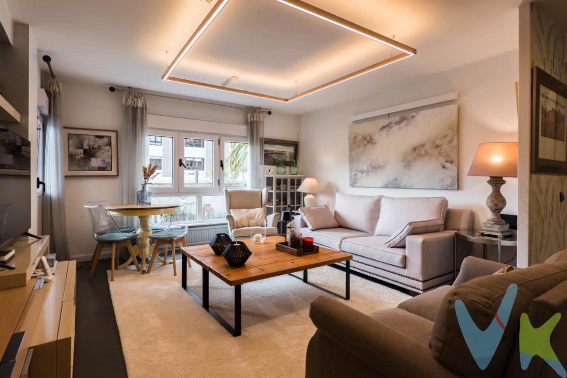 Vivir en el Bibiio ,es elegir tranquilidad, servicios y localización inmejorable, a un paso de todo. Y precisamente aquí te espera un hogar lleno de luz y con unas vistas privilegiadas a la emblemática plaza de toros del Bibio.Este  piso nos recibe con un acogedor y amplio salón. Un espacio luminoso, desde el que se accede a una cocina moderna y funcional y con un aire \"industrial\" , que aporta carácter.La zona de noche cuidadosamente separada, dispone de 3 dormitorios, todos exteriores y con amplios ventanales,  Y dos baños completos. En la habitación  principal se encuentra un vestidor y el baño en suite, que aporta un plus de privacidad.Como valor añadido tiene  una terraza : un ambiente de relax al aire libre en pleno entorno urbano, al que se accede por una puerta del salón.Cuenta además con plaza de garaje en el mismo edificio que aporta comodidad real.Una vivenda que reune luz, amplitud de espacios y potencial en una de las zonas más valoradas y demandadas de Gijón y a escasos minutos de la playa de San Lorenzo.El precio indiciado no  incluye ni impuestos ni gastos  derivados de la compraventa tales como  el Impuesto de Transmisiones   Patrimoniales (ITP)  loa, gastos de notaría,  registro de la  Propiedad ni honoraros de la parte compradora. 