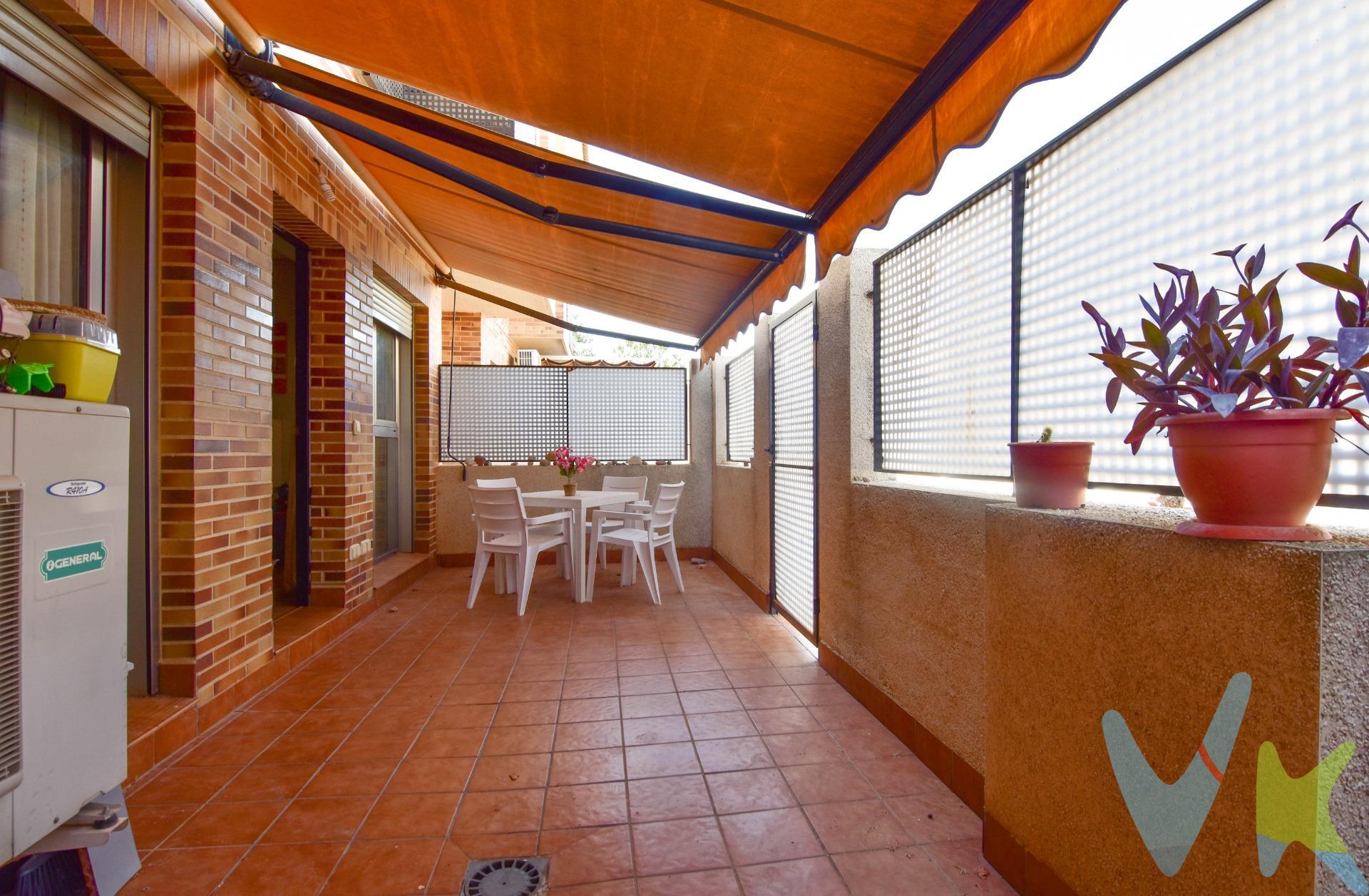 Imagina despertar cada día en un hogar que combina comodidad, privacidad y un toque de modernidad en la encantadora localidad de Picanya. . Esta vivienda en planta baja, construida en 2008, te ofrece una entrada independiente que te brinda toda la libertad y tranquilidad que buscas para tu día a día. Desde el momento en que cruzas la puerta, te recibe una amplia terraza de 20 metros cuadrados, perfecta para disfrutar de desayunos al aire libre, reuniones con amigos o simplemente relajarte con un buen libro en un espacio privado y acogedor. . La distribución interior cuenta con tres habitaciones espaciosas con armarios empotrados, ideales para la familia o para convertir alguna en un despacho o sala de hobbies, y dos baños completos que garantizan comodidad y funcionalidad para todos. La cocina independiente te invita a preparar deliciosas comidas en un ambiente práctico y bien equipado con salida a la terraza, mientras que el salón comedor se convierte en el corazón del hogar, un espacio luminoso y versátil para compartir momentos especiales con seres queridos. Además, la vivienda incluye una plaza de garaje, una gran ventaja en una zona donde la comodidad y la seguridad son prioritarias. . Todo esto en un entorno tranquilo, bien comunicado y con todos los servicios a tu alcance. Esta propiedad no solo es una casa, sino un refugio donde crear nuevos recuerdos y disfrutar de la vida en un espacio pensado para ti. . ¿Te imaginas viviendo aquí? Ven a descubrirlo y haz de esta vivienda tu nuevo hogar en Picanya. *Nota: Agencia Registrada con el Nº 1018 en el Registro Obligatorio de Agentes Inmobiliarios de la Comunitat Valenciana. Puede consultar en la web de la GVA. La oferta está sujeta a cambios de precio o retirada del mercado sin previo aviso. En el precio de venta no están incluidos el impuesto del ITP, gastos de Notaría, los honorarios de agencia y los gastos de financiación, si la hubiese. Este anuncio no es vinculante, puede contener errores, se muestra a titulo informativo y no contractual*. *Por mandato expreso del propietario, comercializamos este inmueble en exclusiva, lo que le garantiza el acceso a toda la información, a un servicio de calidad, un trato fácil, sencillo y sin interferencias de terceros. Por este motivo, se ruega no molestar al propietario, a los ocupantes de la propiedad o a los vecinos. Muchas gracias por su comprensión. Si usted es agente inmobiliario y tiene un cliente para este inmueble, llámenos: estaremos encantados de colaborar. *. *Nuestro departamento financiero puede conseguir tu financiación. ¡ Consúltanos! *.