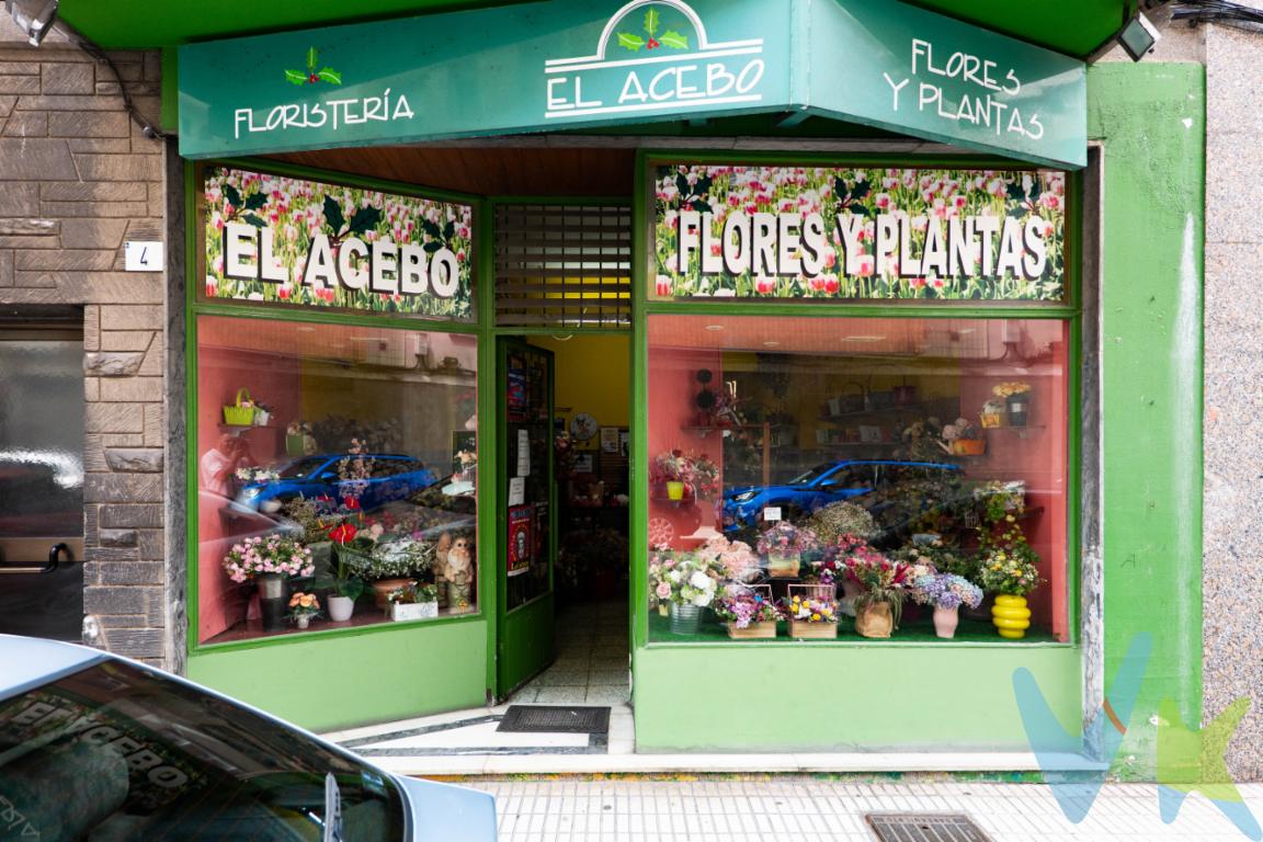 Os presentamos este local comercial situado en Calle Llaranes 4, Gijón, con una superficie aproximada de 48 m².Actualmente se encuentra arrendado y con actividad comercial en funcionamiento, concretamente una floristería, lo que lo convierte en una opción especialmente interesante para quienes buscan una inversión inmobiliaria con ingresos desde el primer momento.El local se encuentra en una ubicación consolidada, a escasos metros de Magnus Blikstad, una de las principales arterias comerciales de Gijón, con abundante tránsito peatonal, comercios, servicios y excelentes comunicaciones.Una oportunidad para adquirir un activo comercial ya ocupado, en una zona urbana con actividad durante todo el año.Ideal para inversores que busquen un local en rentabilidad y bien situado en Gijón.Información legal para el comprador: En cumplimiento de la normativa vigente, se informa que el precio de venta indicado no comprende los impuestos de la transmisión, ni los gastos asociados a la compraventa como son notaría, registro de la propiedad y otras gestiones legales, ni los honorarios de la agencia inmobiliaria que corren a cargo del comprador. Agencia Inmobiliaria La Playa actúa exclusivamente como intermediaria en la operación.