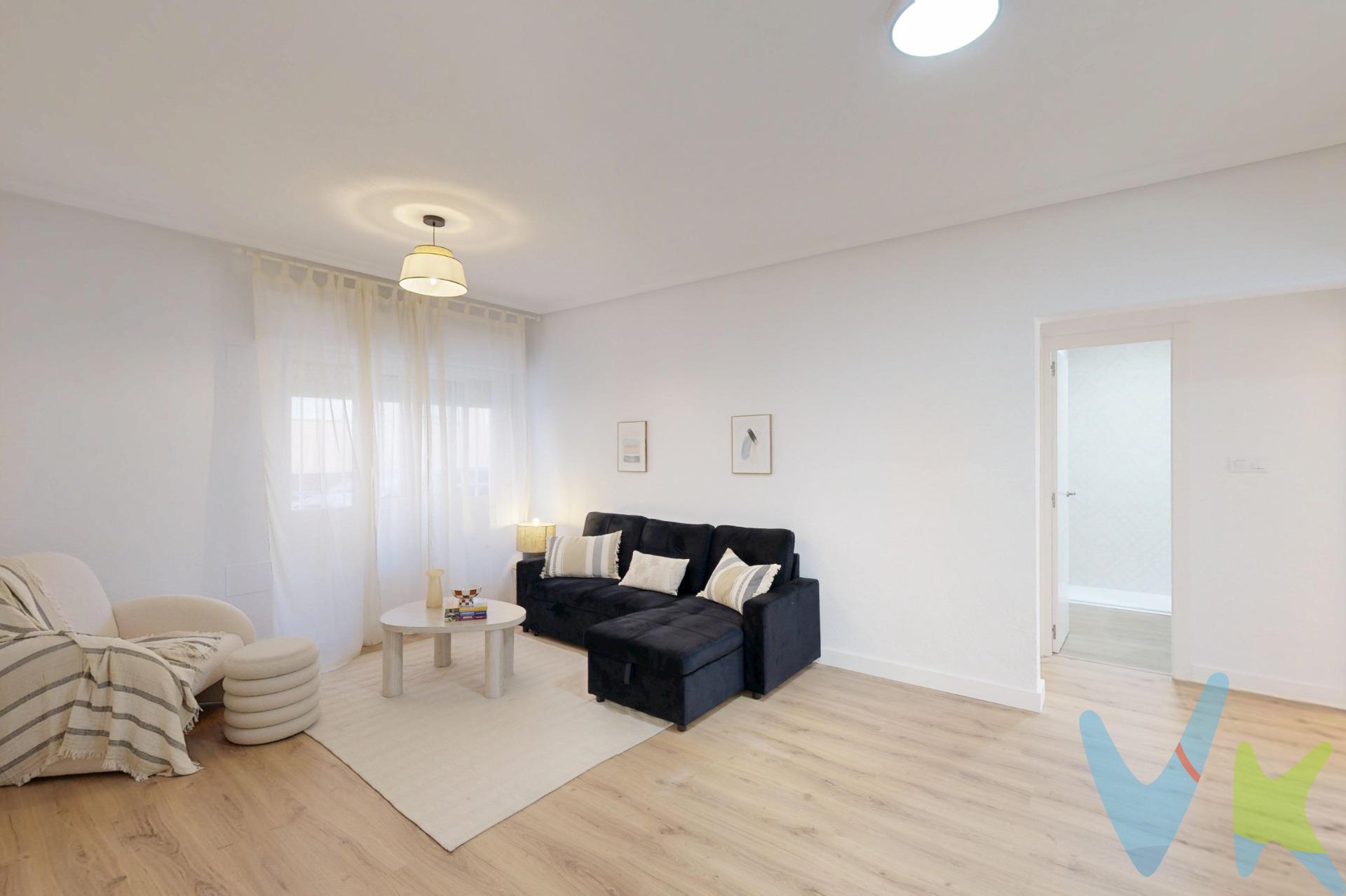 ¿Buscas un hogar donde el diseño moderno y los espacios abiertos se den la mano? Este bajo totalmente reformado de 85 m² es la combinación perfecta de estilo, amplitud y comodidad. Ubicado en la Urbanización Mediterráneo, esta vivienda ha sido renovada con materiales de calidad y un gusto exquisito, aprovechando cada rincón para ofrecerte el máximo confort. Distribución y características:. Zona de Día: Salón-comedor amplio y muy luminoso gracias a sus grandes ventanales, con suelos de tarima que aportan calidez a toda la casa. 3 Habitaciones: Espaciosas, tranquilas y llenas de luz natural, ideales tanto para dormitorios principales como para crear una zona de despacho o cuarto de juegos. Cocina de Diseño: Independiente y funcional, equipada con electrodomésticos modernos (horno, microondas encastrado y lavavajillas) y un elegante acabado que te encantará. La Joya de la Casa: Una espectacular terraza privada. Dividida en una zona de servicio y un increíble rincón chill-out con césped artificial, rodeado de un zócalo de azulejo tradicional que le da un carácter único y acogedor. ¡El lugar perfecto para tus cenas de verano!. A destacar:. 85 m² bien aprovechados, sin pasillos interminables. Reforma integral: fontanería, electricidad, suelos y ventanas. Carpintería exterior en aluminio blanco con persianas. Listo para entrar a vivir: trae tus maletas y empieza a disfrutarlo hoy mismo. Una oportunidad única para quienes buscan la comodidad de un bajo con el desahogo de una gran terraza privada en una de las zonas más consolidadas de Cartagena. ¡No dejes que se te escape! Contacta ahora para concertar tu visita. Para finalizar, queremos ofrecerte una experiencia inmobiliaria basada en calidad, cercanía y profesionalidad. Al contactar con nosotros, actuaremos como intermediarios, evitando molestias a la propiedad y acompañándote en todo el proceso, facilitándote la información y documentación necesarias para una compra cómoda y sin complicaciones. A continuación, te informamos de los gastos de compra no incluidos en el precio, para garantizar un proceso claro y tranquilo:. PVP: 159900€. No incluye gastos, impuestos y demás gastos que legalmente correspondan al comprador: ITP del 7,75% con carácter general; existen excepciones según normativa aplicable (1). Base imponible el mayor valor entre el precio de venta o el valor referencia catastral. Gastos Notaría y Registro: 1848€ aprox. según complejidad y aranceles vigentes (2). Financiación: gastos de hipoteca, tasación y gastos bancarios a cargo del comprador, según su necesidad y elección. Servicio doble de intermediación: Honorarios inmobiliaria a cargo del comprador: 3% precio final, más IVA (21%), salvo acuerdo contrario tras negociación, no incluidos en PVP. Operación y condiciones de compraventa sujeta a aceptación expresa del vendedor. Para acceder a información y documentación legalmente exigible por el consumidor: gesprocasa.es/consumidor. (1) Para una información exhaustiva sobre el funcionamiento, tipos impositivos y bonificaciones del ITP en la Región de Murcia, puedes consultar el portal oficial de la Agencia Tributaria Autonómica en el siguiente enlace: agenciatributaria.carm.es/ITPAJD. (2) Tarifas notariales y registrales reguladas en Anexo I Del Real Decreto 1426/1989 y, Anexo I Del Real Decreto 1427/1989, respectivamente.