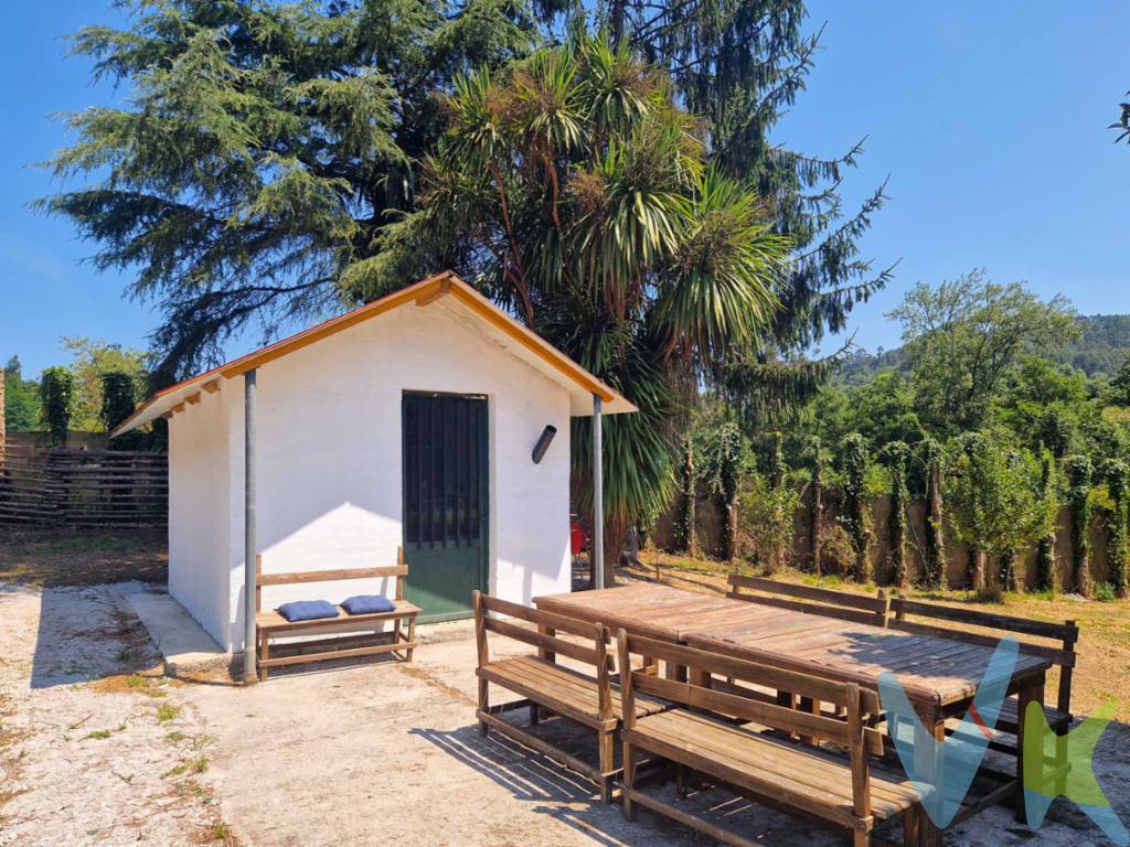  Anunciamos una magnífica Parcela Edificable en Gijón,Pinzales, en  un Precioso Paraje donde podrás acceder directamente al Rio Pinzales  . Es el lugar perfecto para aquellos que sueñan con construir su hogar,y mientras poder disfrutar de los Fines de semana,al tener una pequeña caseta y piscinaEsta parcela edificable, en la que podrás construir hasta 300 metros  es el escenario ideal para materializar sus proyectos más ambiciosos.Resulta excepcional su ubicación estratégica cerca de la estación de tren y el autobús, lo que proporciona una conexión inmejorable con el centro de la ciudad y las localidades cercanas.Esta ventaja convierte la finca en una elección ideal para quienes desean disfrutar de la tranquilidad de un entorno más residencial sin renunciar a la comodidad de tener servicios de transporte cercanos. La cercanía al tren facilita un acceso rápido y eficiente que conecta con el resto de la región asturiana.La parcela cercada proporciona asimismo un sentido de intimidad fundamental para disfrutar de un espacio propio, lejos del bullicio urbano.Es una compra que, definitivamente, marca la diferencia para las personas  que buscan establecer su hogar en un entorno cercano a la naturaleza, pero sin perder el pulso de la ciudad.Todos los servicios de luz y agua se encuentran a pie de finca  Visitar esta finca es el primer paso para descubrir todo lo que puede ofrecer a usted y su familia.Estamos a su disposición para concertar una visita y brindarle toda la información necesaria.En el precio publicitado no se incluyen los Impuestos de Transmisiones Patrimoniales ni los Gastos de Notaría y Registro.