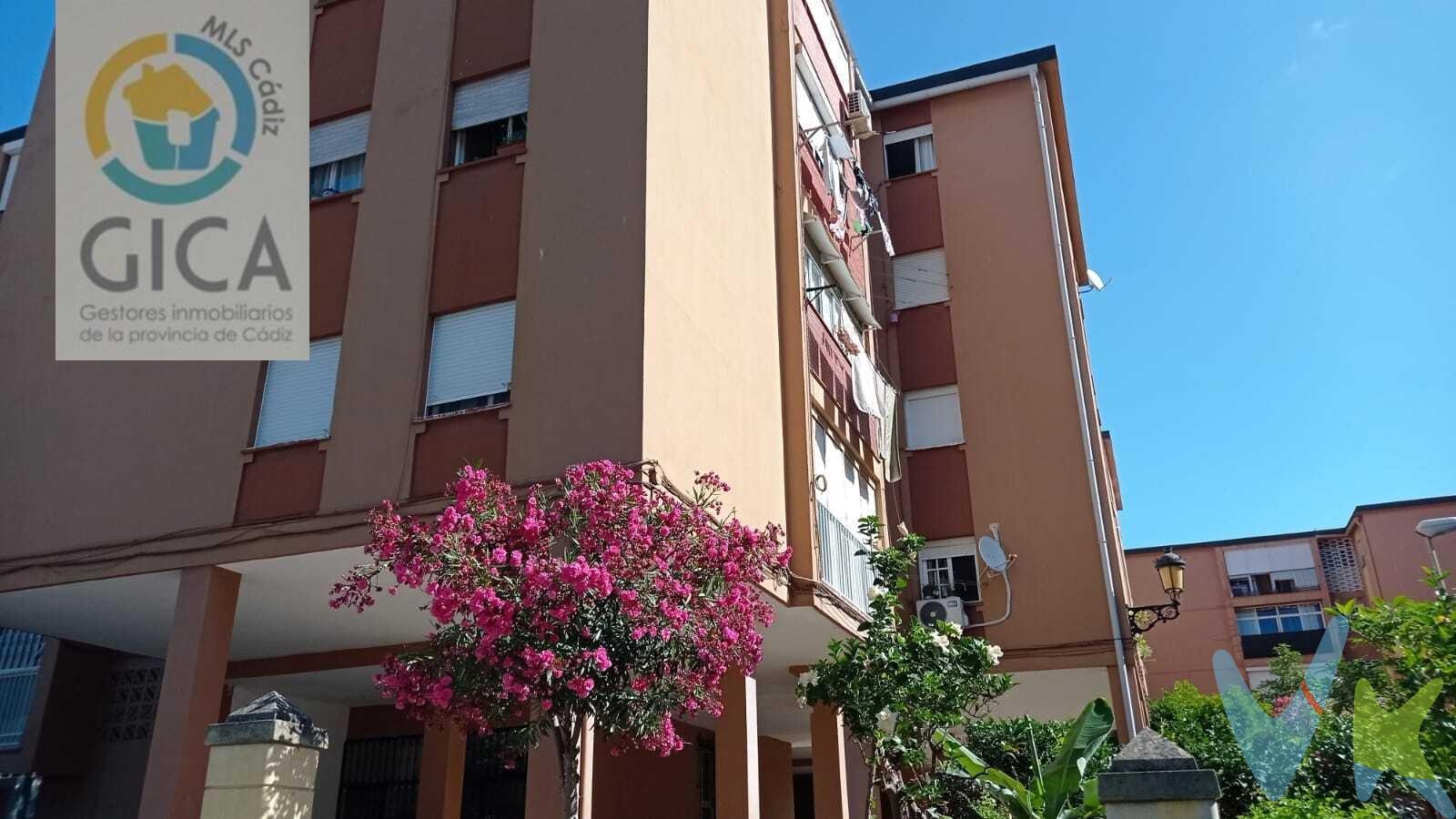 ¡Bienvenido al hogar de tus sueños! Este luminoso piso te está esperando con los brazos abiertos. Con tres habitaciones perfectas para convertirlas en el estudio, la habitación del niño o incluso ese vestidor que siempre quisiste (sí, ¡de esos donde todo se ve bien ordenadito!). El baño completo es ideal para relajarte después de un largo día y recuperar energías; además cuenta con una cocina lista para inspirar a cualquier chef aficionado - no olvides invitarme a probar esas creaciones!. Y qué decir del salón: amplio y acogedor, perfecto tanto si decides organizar una maratón de series como si prefieres hacer esa cena especial. La ubicación es simplemente inmejorable: rodeado de colegios e institutos que harán felices a los más jóvenes (y también aliviarán tu agenda), centros de salud por si acaso alguna tos asoma y comercios variados.. porque todos sabemos lo práctico que es tenerlo todo cerca. ¿Te gusta salir? Estás tan solo un paso alejado de la autovía; pero tranquilo, aquí dentro tendrás toda la paz necesaria cuando decidas quedarte en casa disfrutando este maravilloso espacio. --------------------------------------------------. Informamos a nuestros clientes que los gastos de notaría, registro, gestoría, impuestos y los honorarios de la agencia  NO están incluidos en el precio. A su vez, disponemos del documento informativo abreviado de la propiedad (según decreto 218/2005, del 11 de octubre) y de seguro de caución, para la protección del dinero entregado como señal para la reserva de una vivienda. Por mandato expreso del propietario, comercializamos este inmueble en exclusiva, lo que le garantiza el acceso a toda la información, a un servicio de calidad, un trato fácil, sencillo y sin interferencias de terceros. Por este motivo, se ruega no molestar al propietario, a los ocupantes de la propiedad o a los vecinos. Muchas gracias por su comprensión. 