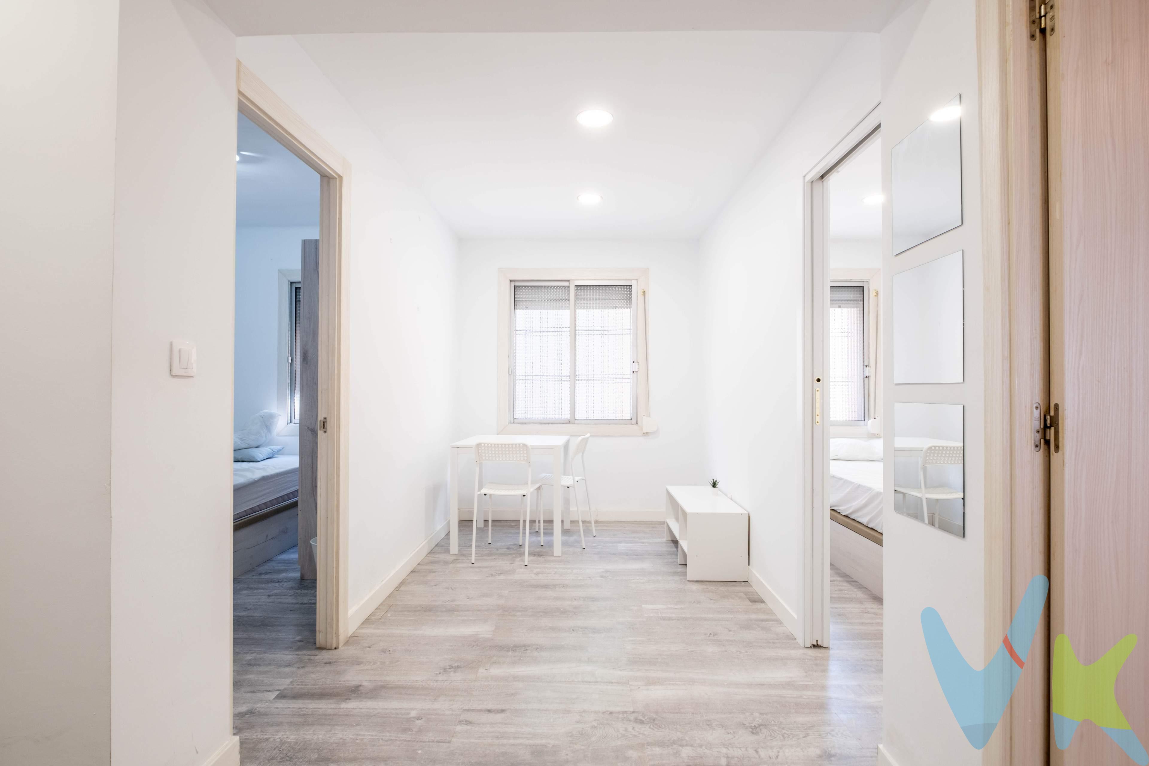 ¡Oportunidad ideal para inversores! Piso reformado en planta baja, perfecto para rentabilizar por alquiler tradicional o por habitaciones. Ubicado en c/Andrea Casamayor, junto a Salvador Minguijón, este luminoso piso en planta baja ofrece una excelente oportunidad de inversión. Totalmente reformado, el inmueble cuenta con 3 dormitorios, 1 baño con ventana, y una acogedora sala de estar. La cocina está equipada con electrodomésticos, lista para ser utilizada desde el primer día. Al estar en planta baja y no tener ascensor, disfrutarás de bajos gastos de comunidad, lo que incrementa la rentabilidad. Este piso es perfecto tanto para alquilar por habitaciones como para familias o parejas que busquen comodidad y una excelente ubicación. No dejes pasar esta oportunidad de inversión en una zona bien conectada y con todos los servicios a tu alcance. ¡Visítalo y empieza a rentabilizar desde ya!