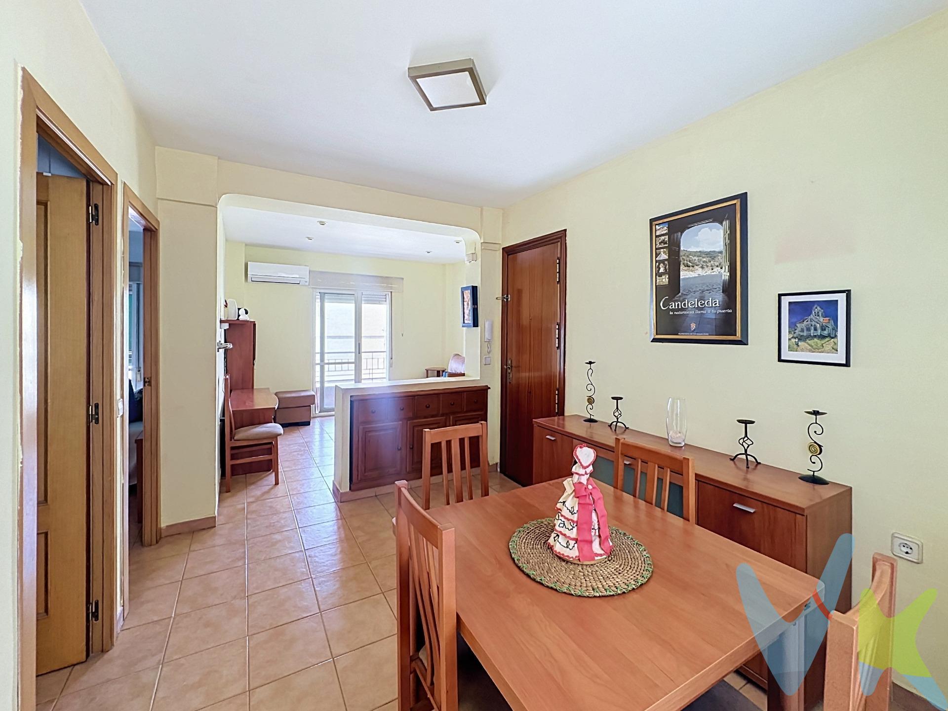 Presentamos este encantador piso de 76 m² ubicado en la codiciada zona de Benimaclet, Valencia. Con un precio atractivo de €175.000 y una superficie útil de 61 m², esta propiedad se encuentra en buen estado y lista para entrar a vivir. Dispone de dos habitaciones dobles y un amplio salón comedor muy luminoso. Además cuenta con un baño completo bien distribuido que garantiza funcionalidad sin sacrificar estilo. La cocina es independiente y de buen tamaño. Los techos de la vivienda son altos y dan mucha amplitud a todas sus estancias. La ubicación es excepcional, a pocos metros de la plaza de Benimaclet: rodeada por servicios esenciales como colegios e importantes líneas de autobús cercanas; así como cerca de la parada de metro de Benimaclet, esto convierte al lugar no solo en ideal para familias sino también muy interesante para inversores debido a su proximidad con la universidad. Cabe destacar que este edificio no dispone de ascensor pero compensa ampliamente esa característica gracias a su privilegiada localización y potencial valor revalorización. VENTA:. PVP 175.000€. Gastos e impuestos no incluidos en el precio. La compra conlleva impuestos y gastos de formalización para el comprador. A título orientativo se informa que en segundas transmisiones el ITP con carácter general en Valencia es del 9%, pudiendo existir otros tipos impositivos atendiendo a las circunstancias personales del comprador u otras circunstancias previstas legalmente. Base imponible del impuesto el mayor valor entre el precio de compraventa, la tasación o el valor de referencia catastral. En cuanto a los gastos de notaría y registro, en su caso, suelen oscilar aprox. entre 1,5% y 2,5% (aranceles variables según precio, n.º de copias y complejidad). El comprador elige notario. Si el comprador precisase de hipoteca: tasación, condiciones y costes bancarios serán según entidad elegida por el comprador, así como los gastos de gestoría, y cualesquiera otros gastos inherentes a la formalización de la compraventa que legalmente correspondan a la parte compradora, salvo pacto expreso en contrario con el vendedor. El consumidor tiene, conforme a la normativa vigente, a su disposición información y documentación adicional relativa al inmueble y condiciones de la compraventa, que podrá ser consultada en C/Joaquín Costa 4, bajo 46005 Valencia o urbe2@remax.es. Honorarios de mediación inmobiliaria a cargo del COMPRADOR: (3% del precio final de venta más IVA (21%), salvo otro pacto.); y de VENDEDOR (según acuerdo con el mismo). Se informa al consumidor que la agencia actúa como intermediaria inmobiliaria en la operación, estando cualquier eventual compraventa y sus condiciones sujeta a la aceptación expresa del propietario-vendedor y a la posterior formalización del correspondiente contrato.
