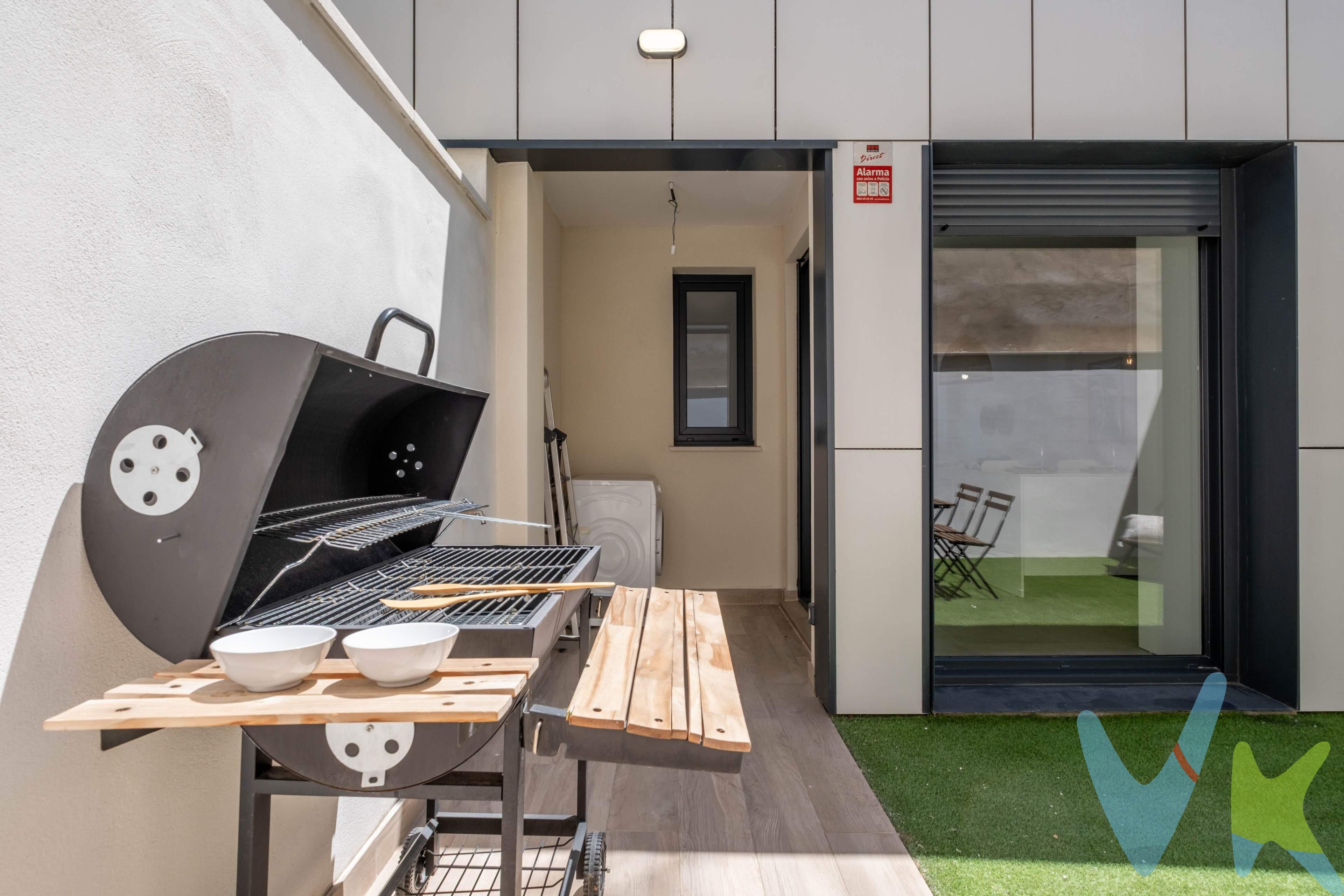 En la tranquila calle José Manuel Blecua, nace un nuevo concepto de hogar: una vivienda unifamiliar de obra nueva que lo tiene todo para enamorarte desde el primer paso.  4 plantas de puro confort, diseñadas con mimo, eficiencia y un gusto exquisito por los detalles. ✔️ Climatización y agua caliente por aerotermia, con sistema sectorizado por plantas. Alta eficiencia energética para cuidar el planeta… y tu bolsillo. ✔️ Un jardín privado de 18 m² y 2 terrazas que te conectan con el exterior en cualquier estación. ✔️ En planta calle, disfruta de un salón amplio y luminoso con persianas automáticas, una cocina americana de diseño totalmente equipada con electrodomésticos de alta gama, y un aseo de cortesía. 🛌 4 dormitorios bien distribuidos para adaptarse a tu ritmo de vida. 🛁 3 baños con ventilación natural que combinan funcionalidad y estilo.  ¿Te encanta el ambiente acogedor del fuego? El gran sótano cuenta con preinstalación para chimenea de leña, ideal para crear tu rincón favorito en invierno.  Todo sobre una base sólida: suelo porcelánico rectificado de primera calidad, una fachada de diseño contemporáneo y un excelente aislamiento térmico y acústico. Una vivienda pensada para disfrutar del confort, el diseño y la eficiencia sin renunciar a la tranquilidad de una de las zonas residenciales más demandadas de Zaragoza. 