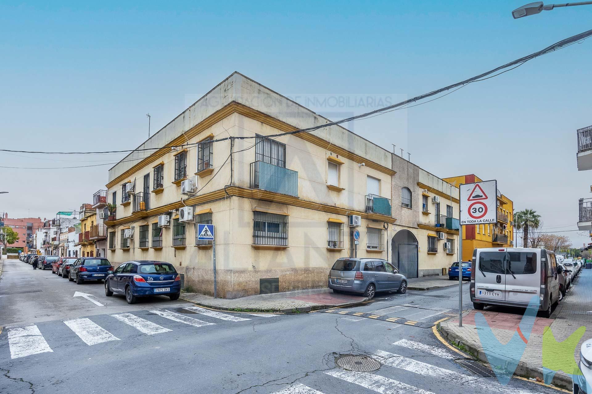 Oportunidad en La Pañoleta. Tu hogar a un paso de Sevilla. ¿Buscas comodidad y un hogar listo para entrar a vivir?. Este piso de planta baja en Camas, ubicado en la zona de La Pañoleta, es la opción ideal tanto para parejas, pequeñas familias o inversores que buscan rentabilidad. Características principales:. Superficie y Distribución: 60 m² optimizados al máximo, con 2 amplios dormitorios llenos de luz natural. Salón Independiente: Al ser un piso de esquina, el salón disfruta de una ventilación y luminosidad excepcionales, con vistas al entorno. Cocina y Baño: Cocina totalmente amueblada y funcional, y un baño completo en perfecto estado de conservación. Accesibilidad: Situado en planta baja, ideal para personas que buscan comodidad sin escaleras. En cumplimiento de las obligaciones de información previstas Disp. final 3ª de la Ley 10/2025, de 28 de diciembre, de servicios de atención a la clientela y transparencia, así como en la normativa sectorial vigente, y RD 218/2005 de Inf. de la Junta de Andalucía, el precio indicado no incluye los gastos e impuestos inherentes a la adquisición, los cuales se desglosan estimados o con posibilidad de calcularlos a continuación; los gastos más ajustados serán dados en el D.I.A. en la visita a inmuebles, o antes. *Gastos de Notaría: La Minuta se calculará según al arancel notarial oficial: Anexo I, del Real Decreto 1426/1989, de 17 de noviembre. Enlace: notariared.com/calculadora-gastos-compra-vivienda/. *Gastos de Registro de la Propiedad: La inscripción se facturará según el arancel oficial: ANEXO I, del Real Decreto 1427/1989, de 17 de noviembre. Igual enlace anterior. *Gastos de Gestión (Gestoría): Los honorarios por la tramitación administrativa, liquidación de impuestos e inscripción registral ascienden de forma estimativa a [363 € aprox.] (IVA incluido), aunque depende de cada caso, y su dificultad. *Honorarios Agencia del Vendedor: incluidos en el PVP. *Honorarios Agencia del comprador: La agencia prestará los servicios de información, asesoramiento y acompañamiento previstos en el Encargo de Servicios y en el D.I.A. Si solicita servicios adicionales o personalizados, sus honorarios serán informados previamente, de forma individualizada y por escrito, conforme a la libertad de pactos y a la normativa vigente. *Si necesita Financiación, su banco le informará. *Impuesto sobre Transmisiones Patrimoniales (ITP): Se aplicará el tipo impositivo vigente en Andalucía (generalmente el 7%, sin perjuicio de tipos reducidos del 6%. 3,5%, etc, aplicables según las circunstancias personales del comprador o las características del inmueble). El impuesto se devenga sobre el superior entre: 1.- Valor de Referencia de Catastro; y 2.- Precio de venta. Puede calcular su situación personal en el portal oficial de la A.T. de Andalucía. enlace: juntadeandalucia.es/organismos/economiahaciendayfondoseuropeos/areas/tributos-juego/tributos/paginas/impuestos-cedidos-transmisiones.html