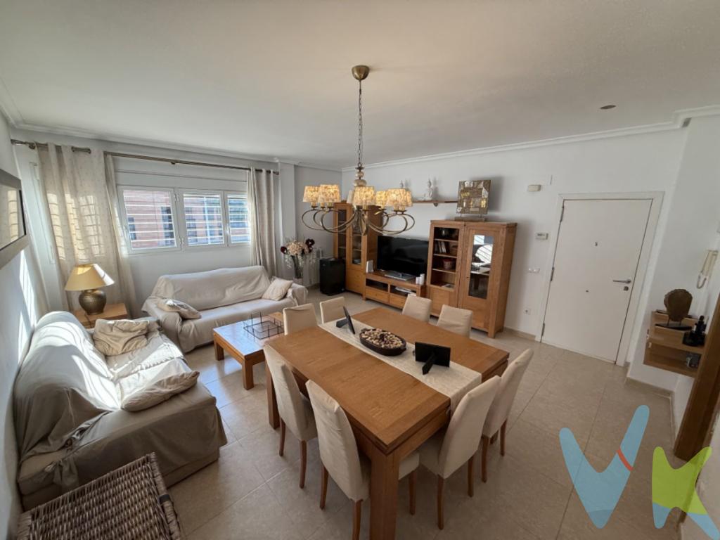 Excelente piso en Puçol pueblo! Planta baja!EXCELENTE VIVIENDA EN PLANTA BAJA EN PUÇOL PUEBLO Vivienda ubicada en la localidad de Puçol, a 3 minutos de la playa y a 14 minutos de Valencia ciudad. Ubicado en una de las mejores zonas residenciales de la localidad, una zona muy tranquila para vivir, una zona completamente residencial. La entrada principal de la finca recae a un parque muy amplío y la entrada de garaje por la calle de la parte trasera de la misma. La vivienda dispone de orientación este, sin duda la mejor para esta zona. Edificio del 2006 en perfecto estado. Se trata de una vivienda tipo piso en planta baja, con 116 m2 construidos, repartidos en un salón comedor muy grande, cocina muy grande también con salida a galería. 3 habitaciones, todas dobles y 2 WC completos, uno de ellos en suite principal. El estado de la vivienda es muy bueno, excelente estado de conservación, lista para entrar a vivir. Es una vivienda muy amplia en todas sus estancias, sin duda una de las mejores viviendas actualmente de toda la localidad y la zona norte de Valencia. Dispone de pre instalación de calefacción por radiadores a gas ciudad en toda la vivienda. Se vende con plaza de garaje y trastero incluidas en el precio. NO DEJES PASAR ESTA FANTÁSTICA OPORTUNIDAD! VEN A VISITAR ESTA MAGNIFICA VIVIENDA!  ¡Colaboramos con distintas entidades financieras, en las que podemos tramitar tu financiación, ofreciéndote distintas alternativas de financiación, todo ello, sin ningún coste adicional!Pregúntanos cuando nos visites y te ampliaremos la información, sin ningún compromiso.