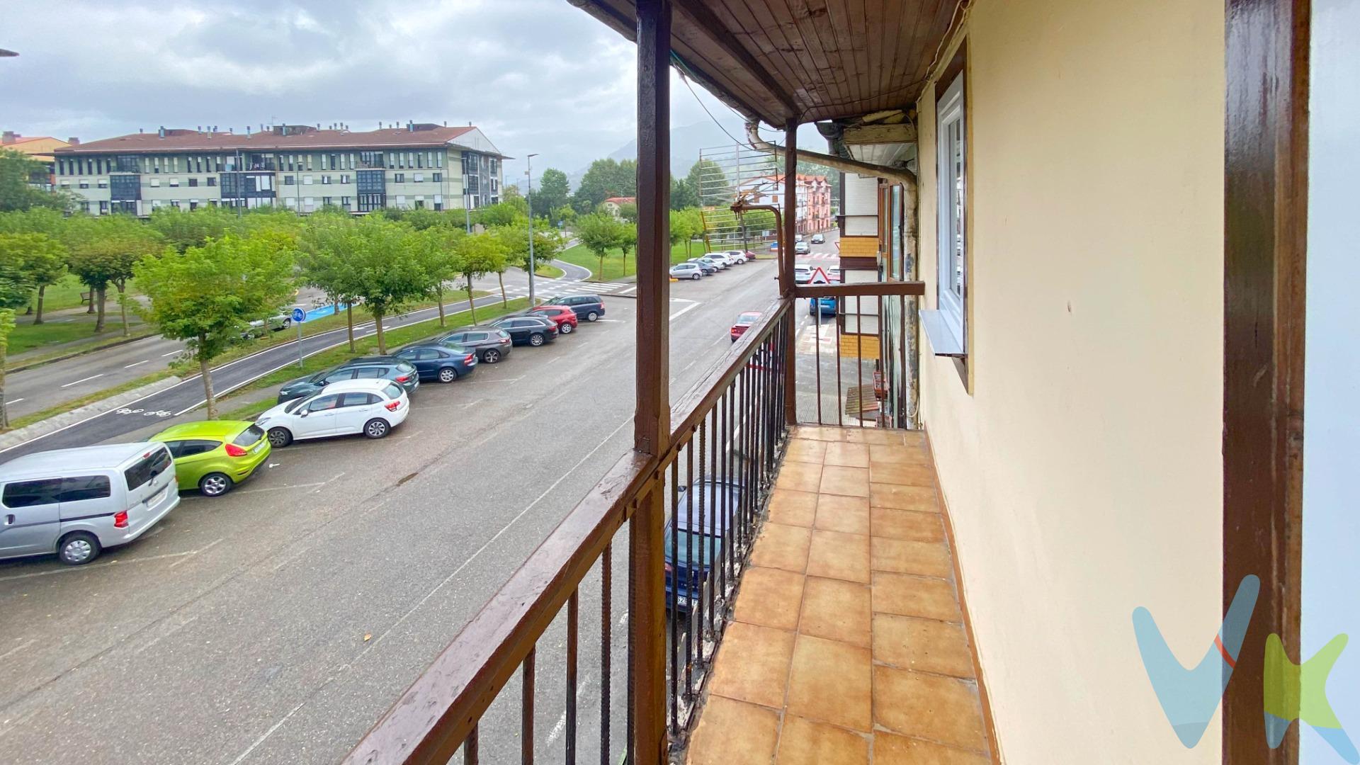 🌟 ¡Oportunidad única en El Astillero! 🌊 Este encantador piso de 68 m² es el lugar perfecto tanto para vivir como para invertir. Con una ubicación privilegiada en la hermosa Costa de Cantabria, a menos de 20 min en coche de las playas de Santander y de Somo. Disfrutarás del encanto natural y las comodidades urbanas a un paso, con supermercados a menos de 5 min a pie, colegios cercanos, farmacias, bares y restaurantes, y junto a la estación de autobuses. El inmueble cuenta con dos amplias habitaciones dobles que ofrecen luminosidad y confort con espacio para poner armarios generosos. Una cocina completamente equipada y un baño con ventana que aporta más luminosidad y ventilación. La zona del comedor comunica con el salón y un balcón espacioso que da al Noreste, donde podrás relajarte al aire libre mientras disfrutas del clima cantábrico ☀️. Este piso te brinda la oportunidad perfecta de reformarlo según tu propio estilo e imaginación 🎨🛠️. ¿Quieres ser de los primeros en visitarla y no perder la ocasión? . No pierdas esta ocasión especial; ya sea como hogar o inversión segura, cada rincón tiene potencial esperando por ti. ¡Contáctanos y apúntate a la jornada de visitas!. Las visitas se realizarán por riguroso orden de contacto. TRANSPARENCIA GESTIÓN INMOBILIARIA:. Sujeto a decisión última del cliente propietario. Al precio se añadirán Impuestos, gastos de Notaría, registro y honorarios. Consultar resto de condiciones.