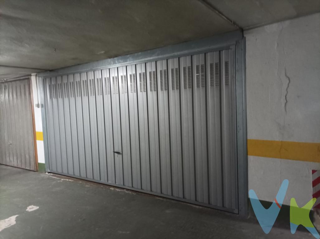 ¡OPORTUNIDAD UNICA EN EL CORAZON DE TORRELAVEGA!¿Cansado de dar vueltas buscando aparcamiento? Se vende amplio garaje doble cerrado de 27m² , ubicado en pleno centro de la ciudad.Este espacio no es solo una plaza de garaje, es una solución a tus problemas de espacio, ya que sus 27m² te permiten estacionar 2 vehículos o combinar coche y motos con total comodidad.Además de contar con el suministro de luz dado de alta, al ser un garaje cerrado, puedes utilizarlo como trastero y zona de almacenaje adicional, para bicicletas, herramientas y todo tipo de enseres, facilitando que tus pertenecías estén protegidas.No dejes pasar esta oportunidad y contacta con nosotros para concertar una visita.Los gastos de gestión para el comprador son de 1.000EUR. 
