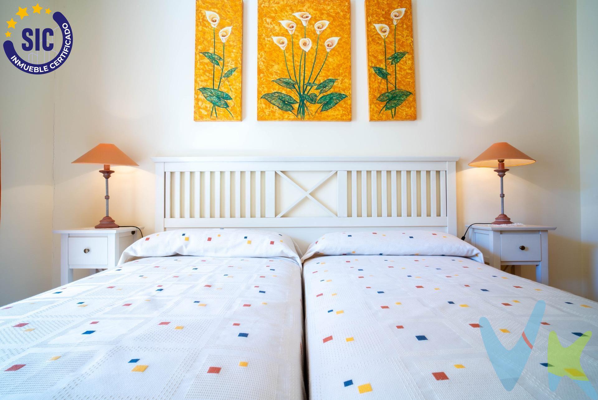 Te presentamos esta espectacular vivienda. El verdadero hogar en el corazón de Oropesa. Se encuentra en el pueblo, con todos los servicios y comodidades, a pocos pasos y accesos a las playas y atractivos turísticos de la zona. La vivienda esta distribuida en tres habitaciones amplias y cómodas con armarios empotrados, dos baños , uno con bañera en habitación principal y otro de invitados con una práctica ducha, cocina independiente totalmente equipada para preparar comidas deliciosas, salón comedor espacioso, luminoso. Cuenta con dos terrazas una de ellas amplia y con acceso desde la cocina y de las dos habitaciones dobles y otra por la que se accede desde el salón y la habitación principal, lugar perfecto para disfrutar del aire libre y las vistas del pueblo. La vivienda perfecta para vivir todo el año. Además se vende con una cabina de garaje para estacionar tus vehículos de manera segura. La comunidad cuenta con piscina comunitaria para refrescarse y para que los peques puedan jugar y divertirse en un entorno supervisado ya que el recinto esta vallado.  ¡ No te lo imagines, ven y visítalo, te va a enamorar !. Los metros útiles son aproximados. Este inmueble es en exclusiva, con lo que le facilitamos cualquier información sobre la vivienda. Por este motivo, solicitamos no molesten al propietario, ocupantes de la propiedad, vecinos o conserje de la comunidad. . Muchas gracias por su comprensión. El precio indicado puede sufrir variaciones. En todos los casos los precios expuestos son más impuestos y gastos derivados de la transmisión del inmueble.