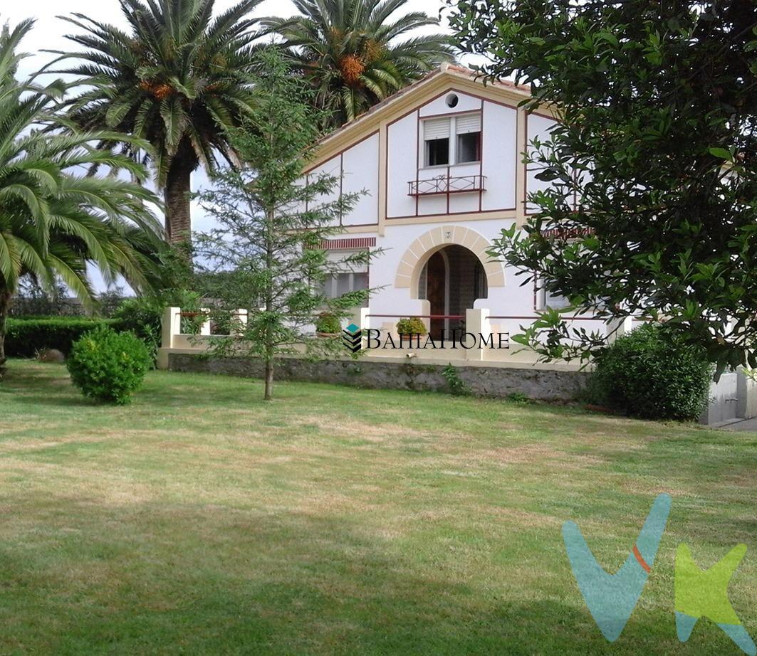 🏡 Precioso Chalet Unifamiliar Independiente de Dos Alturas. Ubicado en un entorno privilegiado con un terreno privado de aproximadamente 1000 m2. . Disfruta de vistas impresionantes a Santander, Marismas y la Ría de Cubas. IDEAL PARA: . 🏡 Familias – Buscando una casa espaciosa y cómoda con jardín para disfrutar en un entorno tranquilo. 🌊 Amantes del mar y la naturaleza – Quienes buscan vivir cerca de la costa para practicar deportes acuáticos o disfrutar de las playas. ⛳ Aficionados al golf – Personas interesadas en la cercanía a campos de golf de calidad. 🏠 Inversores inmobiliarios – Quienes buscan una propiedad con potencial para alquiler turístico o negocio de alojamiento. 🏖️ Segunda residencia – Ideal para quienes desean una casa de vacaciones en un entorno privilegiado. 🚤 Amantes de la náutica – Perfecto para quienes disfrutan del mar y desean estar cerca de un puerto deportivo. 👵 Jubilados – Buscando un lugar tranquilo, bien comunicado y con todos los servicios cercanos. 📍 Teletrabajadores – Profesionales que buscan una vivienda amplia y luminosa en un entorno natural, pero bien conectada. 🚚 Excelente Ubicación y Conectividad. A solo 20 km de Santander por autovía, con parada de autobús cercana y servicio de barco de Pedreña al Centro Botín. Cerca de colegios, centros médicos y restaurantes. 🏆 Ocio y Naturaleza. Próximo a campos de golf, puerto deportivo y playas como Somo, Galizano y Langre. Ideal para la práctica de vela, surf y buceo en un entorno único. 📐CARACTERÍSTICAS:. - PRIMERA PLANTA.   Recibidor.   Salón-comedor.   Tres dormitorios dobles.   Baño completo con plato de ducha .   Cocina equipada con salida al jardín. - SEGUNDA PLANTA.   Cuatro amplias habitaciones .   Sala de estar .   Precioso estudio con una gran galería acristalada. Además dispone de dos trasteros. Unas preciosas escaleras exteriores dan acceso adicional a la planta superior. . 📋CARACTERÍSTICAS ADICIONALES:.      Excelente orientación para disfrutar de luz natural todo el día.      Materiales de alta calidad.      Ventanas de aluminio.      Calefacción de gasoil .      Zona de barbacoa. 👉 Solicita una visita sin compromiso. 