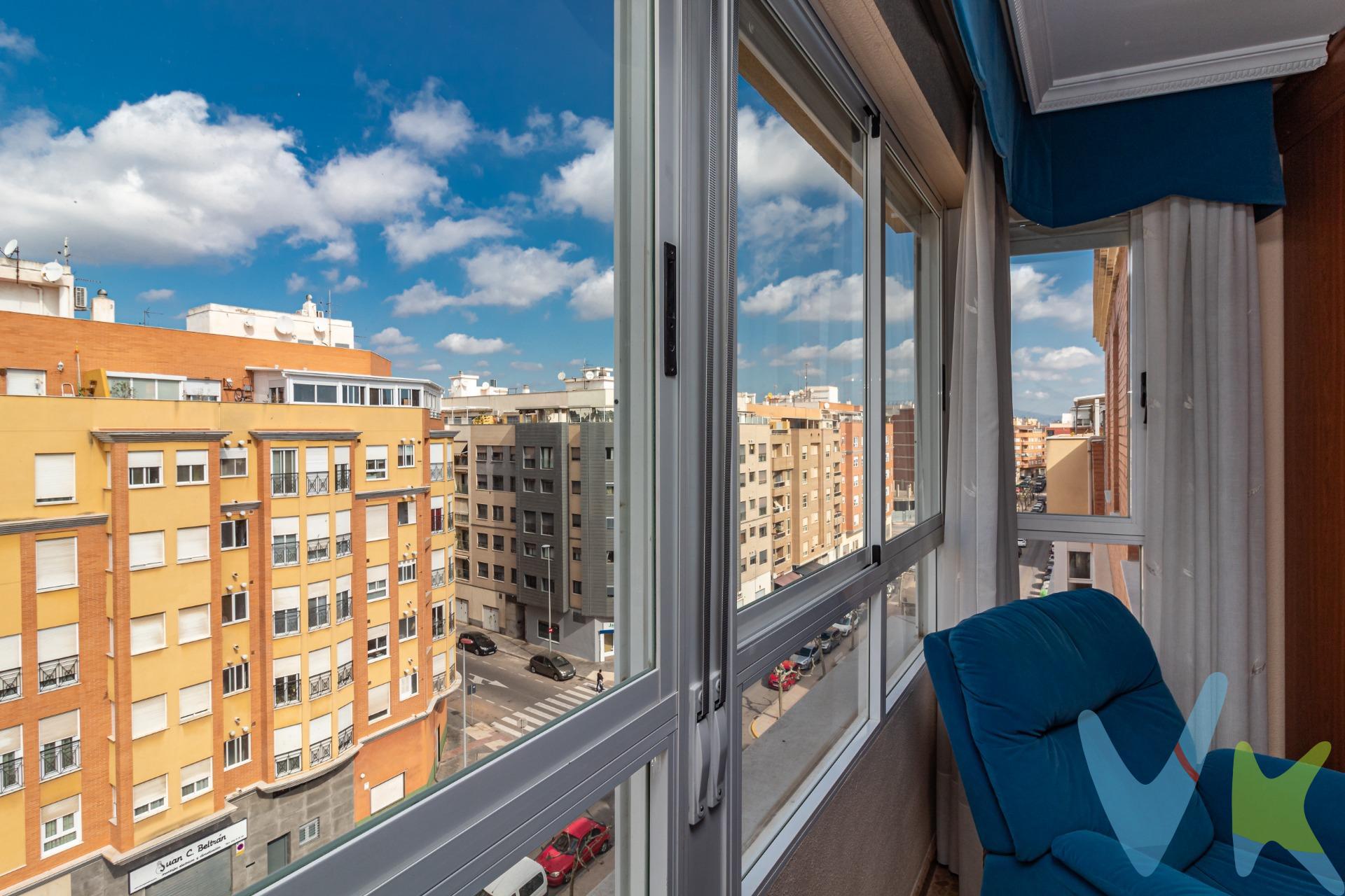 Vivienda amplia, en perfecto estado de conservación y amueblada, en la zona este de nueva urbanización de Burriana. Distribuida interiormente en un salón orientado al suroeste, muy luminoso. La cocina  está parcialmente equipada con acceso a galería lavadero. Cuenta con cuatro dormitorios, tres dobles, y uno sencillo,  todos con armarios empotrados. Dos cuartos de baño completos uno de ellos en suite con el dormitorio principal. Del equipamiento cabe destacar el pavimento de terrazo, pintura de estuco en recibidor y pasillo, carpintería exterior de aluminio tipo climalit, carpintería interior de madera y split de aire acondicionado frío calor instalado en salón y dormitorio principal. . La vivienda dispone de suministro de agua, luz y de gas por lo que solo sería necesario el cambio de titular. Incluye una plaza de parking situada en el sótano -1 del edificio. La ubicación es inmejorable, en el centro con todos los servicios que puedas necesitar en tu día a día y además a 10 minutos de la playa  andando. El precio de la vivienda no incluye honorarios ni impuestos. Cuales son los impuestos que conlleva la compraventa? el comprador debe liquidar el 10% de ITP en un plazo de 30 días y los gastos de notario y registro. En el caso de formalizar hipoteca con alguna entidad financiera, los gastos de hipoteca los asume el banco. No lo dudes y contacta con nosotros para poder visitarlo,  ¡no dejes pasar esta oportunidad!. 