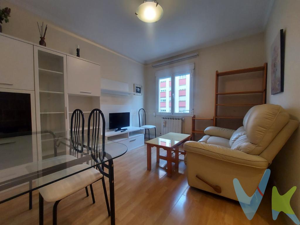 Apartamento de 2 habitaciones en Avenida de La Paz. Junto al Carpa y zona Universitaria en Logroño.Ascensor a piso llano. Calefacción de gas individual. Amueblado completo. Cocina equipada con electrodomésticos. Armarios empotrados. Rodeado de todos los servicios. 