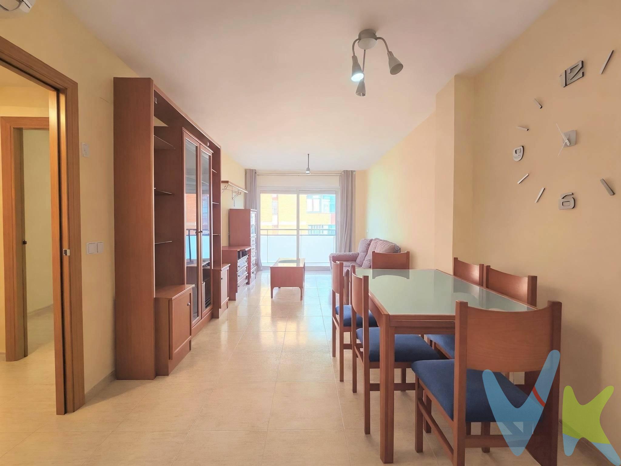 ¡ GRAN OPORTUNIDAD ! PISO PARA ENTRAR A VIVIR, PARKING INCLUIDO. Les presentamos en exclusiva esta gran  ocasión. Se trata de un magnífico inmueble de 70m² construidos, tal y como refleja su ficha catastral, equipado y distribuido en:. - 2 habitaciones, ambas exteriores, una de ellas doble. - Un luminoso salón/comedor con salida a un amplio balcón. - Práctica cocina completamente equipada y amueblada. - Un elegante hall/distribuidor que entiende a la perfección la habitabilidad de este inmueble. - Un equipado baño con una confortable bañera. - Suelos de gres de primera calidad. - Exteriores de aluminio/climalit. - Aire acondicionado. - Calefacción con radiadores eléctricos. - Armarios empotrados. - Construcción  del año 2002.  Situado en un  edificio con una reducida y excelente comunidad de propietarios y  equipado con ascensor. - PLAZA DE PARKING EN LA MISMA FINCA E INCLUIDA EN EL PRECIO. - ¿Todavía quieren más? Pues la vivienda se entrega equipada con el mobiliario, electrodomésticos, cortinas, lámparas y utillaje de cocina tal y como sale en el reportaje fotográfico. PARA ENTRAR A VIVIR, AMUEBLADA, EQUIPADA, SIN NECESIDAD DE NINGUNA REFORMA, NI TAN SIQUIERA PINTARLA. - Y todo ello situado en la mejor zona de la población "Calle Barcelona" en su eje comercial, dotado con supermercados, librería, entidades bancarias, farmacia, estanco, zonas verdes, restaurantes, parques infantiles, guardería, escuelas, instituto, piscinas, pabellón deportivo.. y todo ello a 2 minutos paseando de este magnífico piso, su futuro hogar. Y en menos de 10 minutos en coche del centro de  Tarragona y sus fabulosas Playas, del aeropuerto de Reus, de la estación del AVE..TODO A SU ALCANCE. Aprovechen esta gran oportunidad de ser propietarios de un precioso inmueble y plaza de parking en la misma finca , tanto como vivienda habitual o como una inmejorable inversión inmobiliaria, porque podrán obtener de inmediato un alto rendimiento económico en su alquiler ( En Constantí el precio del alquiler no está regulado, es de libre mercado). Contacten con nosotros, les atenderemos con mucho gusto. 
