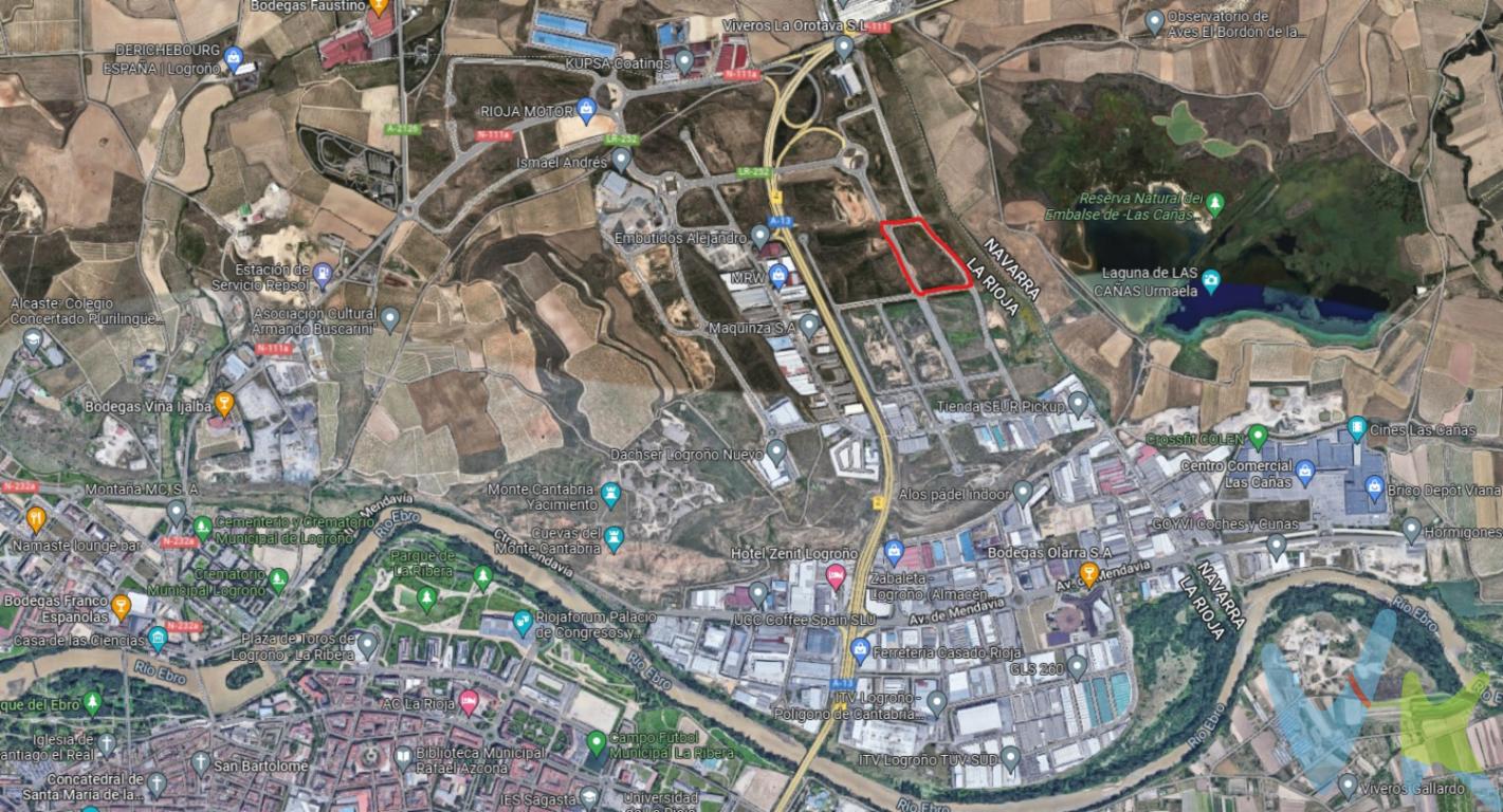 Parcela industrial en el nuevo polígono de Las Cañas de Logroño. De gran tamaño que proporciona gran versatilidad para cualquier implantación. Edificabilidad 25.147 m². Retranqueos al vial de 10 metros y no hay laterales ni traseros. La parcela es una manzana completa que facilita cualquier uso.