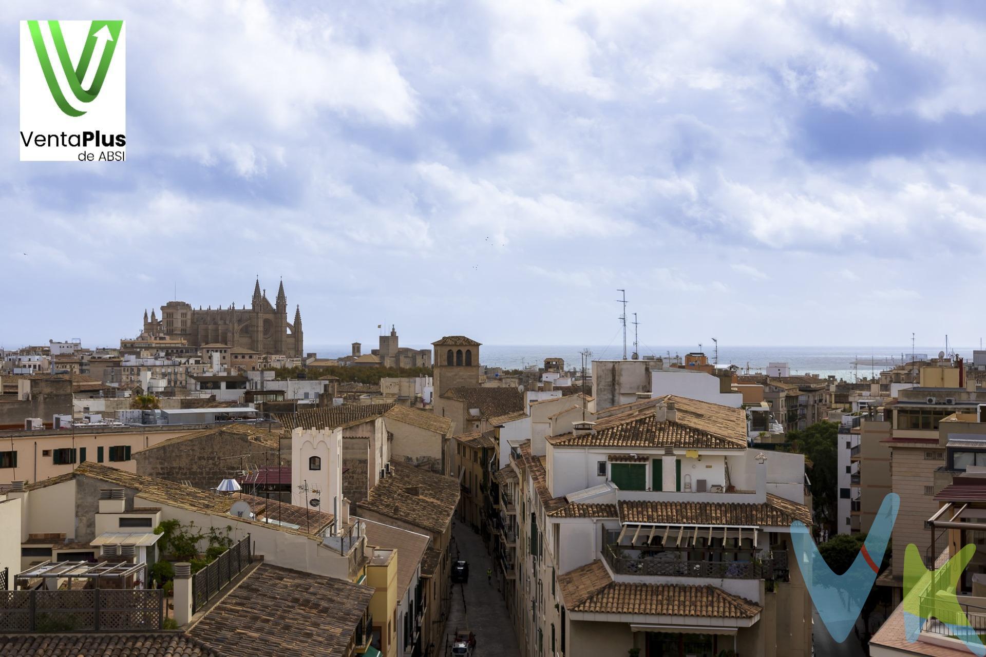 Luminoso, vistas despejadas y vistas al mar, zona tranquila y céntrica, a un paso de Jaime III, del Paseo Mallorca y de las Ramblas, ideal para quien ame la ciudad y quiera olvidar el coche. Octavo piso de origen, en un edificio adaptado para personas con movilidad  y reducida y con 2 ascensores. Distribuido en 2 habitaciones, originalmente tenía 3, dos baños, cocina con coladuría, salón y terraza de unos 6m2 donde disfrutar de las bonitas vistas. Se vende como está pero si lo deseas, se puede realizar la obra y según tus necesidades antes de la compra. En tal caso, el importe de la rehabilitación incrementará el precio de adquisición. No lo dudes, ven a visitarlo. Te encantarán sus posibilidades. Actualmente consta de equipo de A/C y calefacción y caldera de gas. El edificio ha pasado la Inspección Técnica de Edificios. Este inmueble ha sido certificado por ABSI, (Agrupación Balear de Servicios Inmobiliarios) lo que significa que la agencia comercializadora ha supervisado la documentación necesaria para la compraventa y que el inmueble forma parte de la bolsa de propiedades en multi exclusiva ABSI. . . 