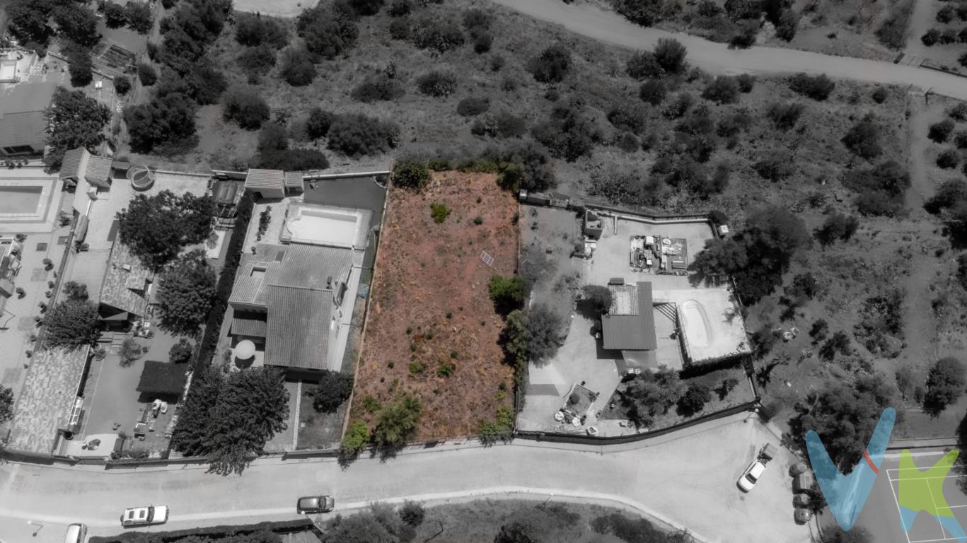 ¿Buscas una excelente oportunidad para construir en una zona tranquila y en plena naturaleza? ¡Esta es tu ocasión! Ubicación: Urbanización Ton Ferrer, Torres-Torres (Valencia)Terreno urbanizable con gran potencialProyecto de alcantarillado aprobadoEntorno natural, ideal para vivienda habitual o de descansoBuen acceso y comunicacionesPerfecto tanto para particulares que desean construir su hogar, como para promotores que buscan inversión en zona de expansión.