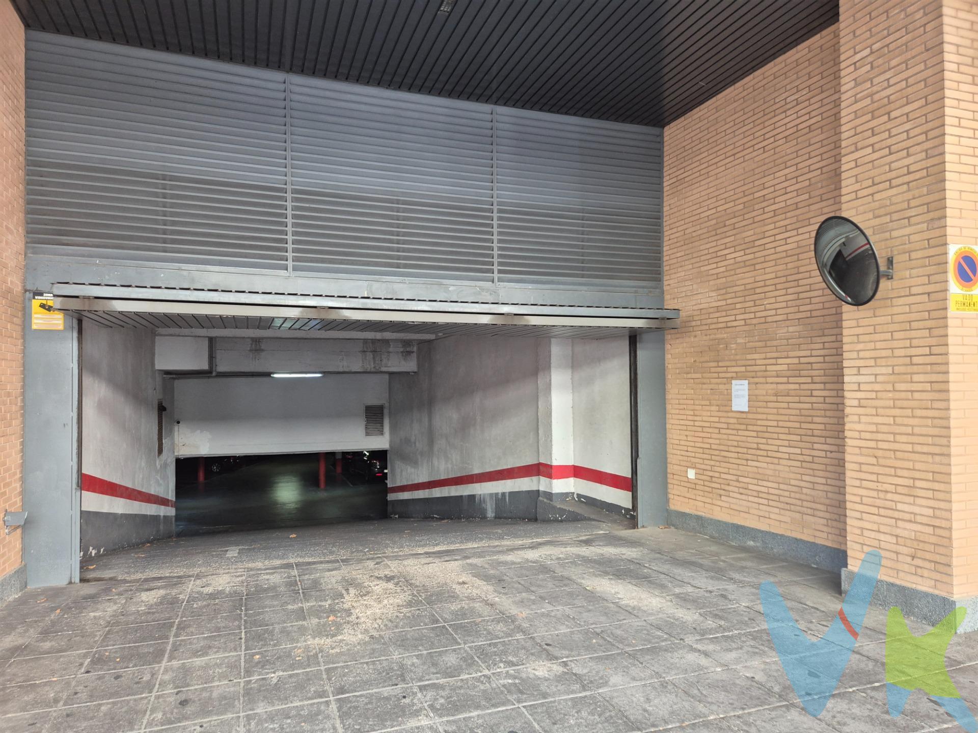Magnífica plaza de garaje de más de 12 m² útiles, amplia y muy cómoda. Ubicada en un edificio de fácil acceso, ideal para coche grande o para quienes buscan comodidad en su día a día. Además, existe la posibilidad de adquirir una segunda plaza contigua, perfecta para familias con dos vehículos o como inversión. Oportunidad única en una zona de alta demanda. Llámanos y ven a verla sin compromiso