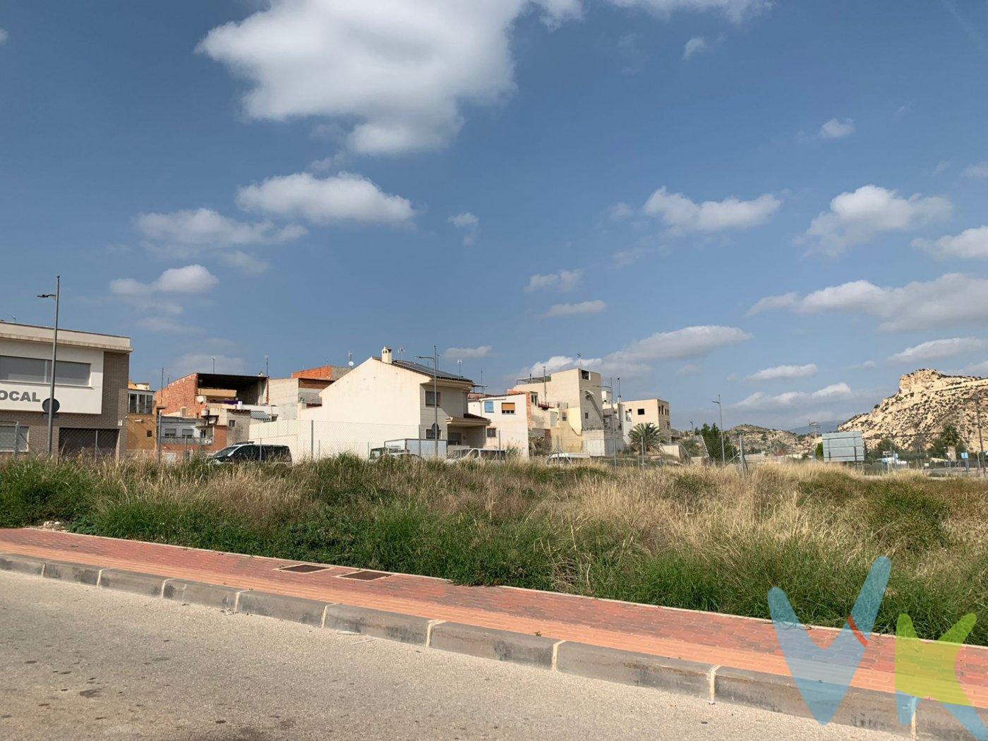 Crea el hogar que siempre has soñado..¿cansado de vivir en comunidades de propietarios? ¿con vecinos arriba o abajo ? está es tu oportunidad para tener la casa de tus sueños. Cuenta con 442 metros, fachada mínima de 6 metros., fondo mínimo de 10 metros, altura permitida como máximo de 3 alturas. 300€ metro cuadrado. A parte contamos con otros 1398 metros, disponibles. . ¡Aquí viene una emocionante historia que no querrás perderte!. Los propietarios han depositado en nosotros su confianza para vender su tesoro más preciado, su hogar. Es un testimonio poderoso de la calidad de nuestro servicio y la pasión que ponemos en cada transacción. Si estás buscando una experiencia inmobiliaria de primera categoría, ¡no busques más! Nos hemos comprometido a brindarte un servicio de calidad excepcional. Estamos ansiosos por acompañarte en este emocionante viaje hacia la compra de tu nuevo hogar. ¡Contáctanos hoy mismo y descubre cómo podemos hacer realidad tus sueños inmobiliarios!. Desde el momento en que contactes con nosotros, te brindaremos una atención excepcional y te informaremos sobre todos los detalles importantes. Nosotros seremos tus intermediarios y te proporcionaremos toda la asistencia necesaria. Estamos aquí para facilitarte la documentación e información que requieras, y te prometemos un trato cálido y sin complicaciones, así evitarás molestar a los propietarios. Nos aseguraremos de que no tengas duda con los gastos adicionales asociados a la compraventa, así como los honorarios de nuestra agencia. Queremos que te sientas cómodo y tranquilo durante todo el proceso de compra.  Queremos que sepas que tanto la descripción del inmueble como las imágenes que ves son valiosas referencias informativas. Aunque no son vinculantes, te ayudarán a tener una visión general del lugar que podría convertirse en tu nuevo refugio.  directamente, evitarás molestar a los propietarios. . ¡Oye, agente inmobiliario! Si estás leyendo este texto y te gusta, te desafiamos a ser creativo y sorprendernos con una adaptación original. ¡Nada de copiar y pegar, queremos ver tu ingenio en acción! Así que prepárate para darle un toque único y cautivador a estas palabras. Estamos ansiosos por ver cómo le das vida a este mensaje con tu propia magia y creatividad inmobiliaria. ¡Adelante, demuéstranos de qué eres capaz!!