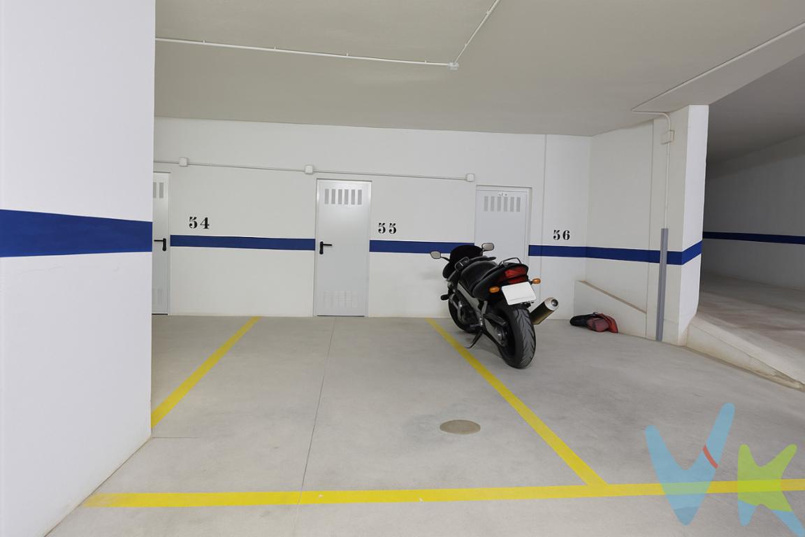 ¿Te gustaría tener el coche protegido? ¿Necesitas un espacio para guardar esas cosas que no sabes dónde poner? Esta plaza de parking con trastero incluido puede ser la solución. Situada en la calle Germanías, al lado Juzgado de Paz y de la avenida principal del pueblo y fácil acceso a la autovía, by-pass.¿Quieres enterarte en primicia de nuestros inmuebles en alquiler y venta? En VIVEKU.ES los publicamos con unos días de antelación.Contamos con 30 años de experiencia acreditada y nuestro objetivo es garantizarle un servicio de compra humano, ético, de calidad, fácil y seguro. Nuestro equipo lo integran agentes con la titulación AIR (Agente Inmobiliario Registrado) y Agentes Certificadores de la categoría Premium en certificación de inmuebles y debidamente registrados en el Registro de Agentes de Intermediación de la CV (RAICV 0743). Consulte en nuestras reseñas de Google lo que opinan los clientes que ya han trabajado con nosotros.El precio NO incluye: Impuestos, gastos de Notaría, registro y honorarios de inmobiliaria.