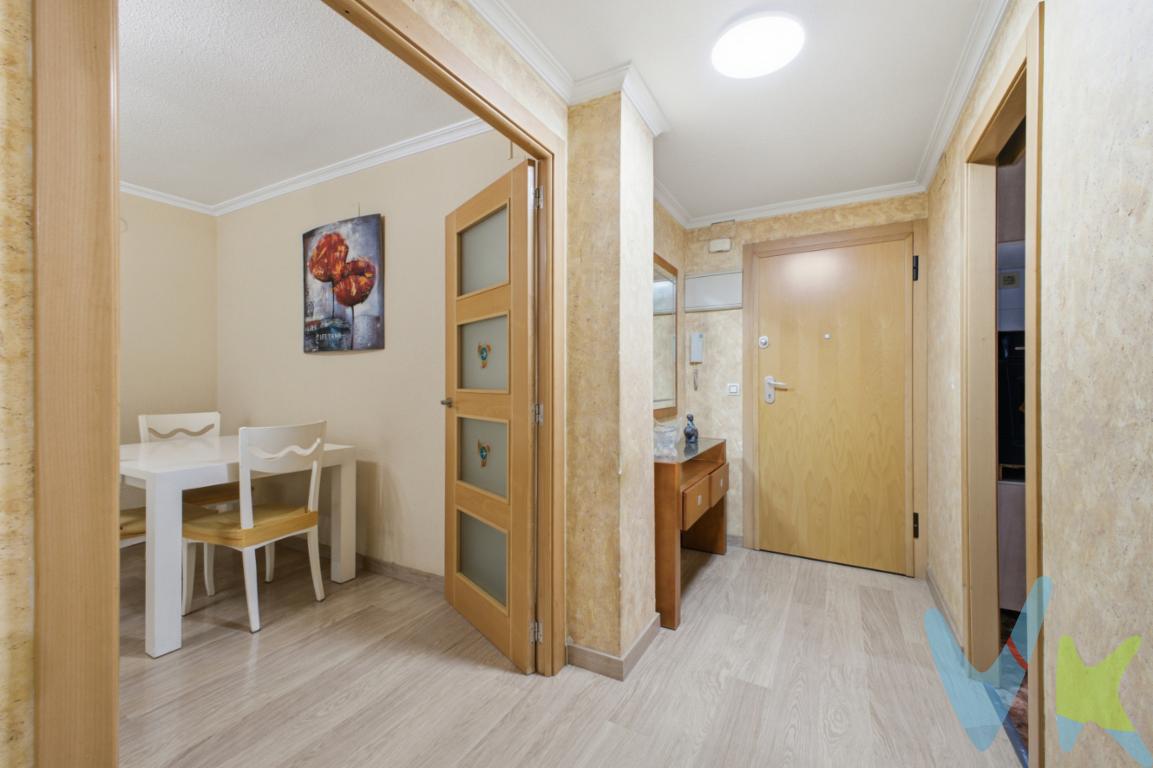 ¿Buscas amplitud y comodidad ?  ¡ No busques más, este fantástico piso es perfecto para ti !Te presentamos en exclusiva la oportunidad de hacer tus sueños realidad.La vivienda cuenta con un amplio salón comedor con balcón.Cocina con salida a terraza interior  de unos 8 m2.4 dormitorios, 2 baños reformados.Destacar calidades , suelo de tarima, armarios empotrados totalmente forrados y vestidos, puertas de roble .La zona está muy bien comunicada y dispone de todos los servicios cotidianos cerca, parada de autobús a escasos metros, supermercado, farmacia, bancos, etc...No dudes en concertar una visita para descubrir este fantástico piso en persona. ¡Te enamorarás! Llama ahora o contacta por email para más información. ¡No pierdas la oportunidad de vivir en el piso de tus sueños!Gastos, Impuestos y Honorarios de Agencia Inmobiliaria no incluidos en el precio. Por mandato expreso del Propietario este Inmueble lo comercializamos en régimen de exclusiva compartida. Nuestros asesores le facilitarán toda la información que precise, por lo que le rogamos no moleste al propietario o a los vecinos. Si usted es una Agencia Inmobiliaria y tiene un cliente interesado póngase en contacto con nosotros y estaremos encantados de colaborar. La descripción del presente inmueble e imágenes tienen carácter meramente informativo y en ningún caso carácter contractual, pudiendo ser modificados sin que ello implique responsabilidad alguna.