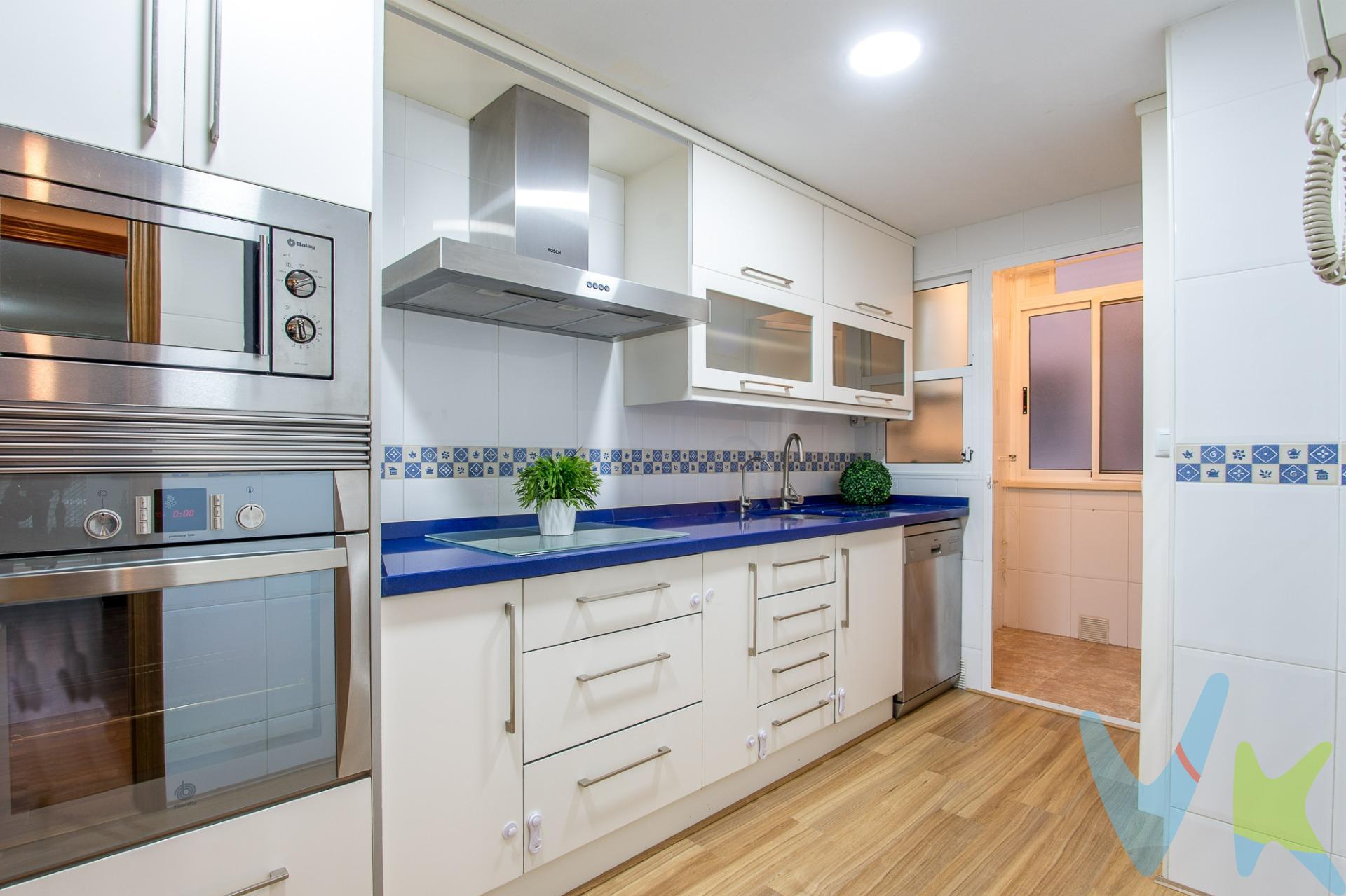 Crea el hogar que siempre has soñado en este piso, bueno, bonito y barato….Encontrar un piso exterior, luminoso, bien situado y tranquilo no es tarea fácil. Muy bien ubicado en Santo Angel, esta coqueta vivienda te va a conquistar. Sus tres dormitorios, dos baños, el espacioso salón, y su equipada cocina moderna con lavadero, lo llenan de razones para independizarte o empezar una familia.. tú decides. Cuenta además con aire acondicionado por conductos, tarima, climalit, mosquiteras, persiana motorizada en su balcón, buen trastero, y plaza de garaje. Ven pronto a verlo, pues es una buena oportunidad. 🔑 Comercialización en multidifusión. Por mandato expreso del propietario, este inmueble se comercializa en multiexclusiva, lo que garantiza un acceso completo a la información, un servicio profesional y una gestión ordenada, sin interferencias de terceros. Si eres agente inmobiliario y tienes un cliente interesado, estaremos encantados de colaborar. Contáctanos sin compromiso. 🤝 Una compra tranquila y bien acompañada. Al contactar directamente con nosotros, evitarás molestias innecesarias a la propiedad. Nos encargamos de toda la intermediación, facilitándote la documentación, la información necesaria y un trato cercano, claro y sin complicaciones. Te informaremos con total transparencia de todos los aspectos de la compra, incluidos gastos y honorarios de agencia para que tomes decisiones con calma y seguridad. Nuestra forma de trabajar se basa en algo muy sencillo:. Calma → la tranquilidad de comprar tu vivienda con acompañamiento profesional en todo el proceso con nosotros. ℹ️ Información legal. La descripción del inmueble y las imágenes publicadas tienen carácter meramente informativo y no contractual. El precio ha sido fijado por la propiedad y podría sufrir variaciones hasta su formalización en contrato de compraventa. 💰 Gastos de la compra. ●	Impuestos (ITP). o	Con bonificación: 3 %. o	Sin bonificación: 7,75 %. ●	Notaría y Registro: aprox. 1.000 €. ●	Honorarios de agencia: 3 % + IVA, con un mínimo de 3.000 € + IVA. (No incluidos en el precio de venta). ¡Oye, agente inmobiliario! Si estás leyendo este texto y te gusta, te desafiamos a ser creativo y sorprendernos con una adaptación original. ¡Nada de copiar y pegar, queremos ver tu ingenio en acción!. 