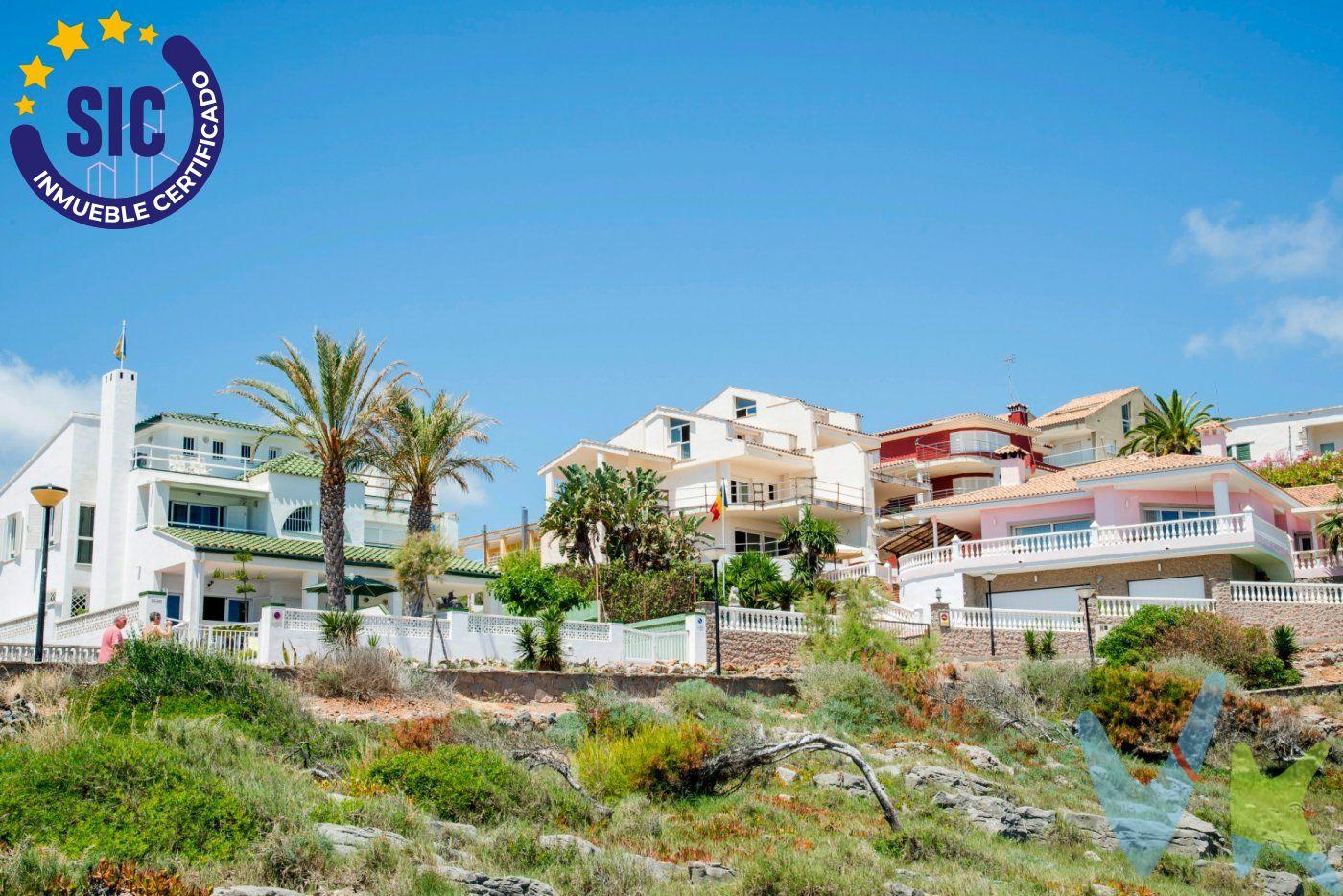 . Descubre el epítome del lujo y la tranquilidad en estas dos viviendas unifamiliares pareadas en construcción, ubicadas en una de las zonas más exclusivas de la costa, entre la playa de La Concha y Morro de Gos. Rodeadas de naturaleza y con vistas inmejorables al mar Mediterráneo, estas viviendas son el refugio perfecto para aquellos que buscan una vida de paz y lujo. Características exclusivas de cada una de estas viviendas:. - Ubicación privilegiada con vistas panorámicas al mar desde cualquier punto de la vivienda. - Parcela de 551 metros con posibilidad de piscina propia y barbacoa. - Distribución en 3 plantas:. - Planta baja: garaje, bodega, entrada y terraza cubierta. - Primera planta: dormitorio doble, baño, cocina, salón-comedor y terraza descubierta. - Segunda planta: dos dormitorios dobles, baño, dormitorio principal con baño propio y gran terraza. - Planta bajo teja: trastero y dos terrazas descubiertas. - Construcción de alta calidad. - Espacios amplios y luminosos. - Entorno tranquilo y seguro, ideal para disfrutar de la naturaleza y la playa. No te pierdas esta oportunidad única de invertir en un proyecto inmobiliario de lujo en una de las zonas más exclusivas de la costa.   .  . Los metros son aproximados. Este inmueble es en exclusiva, con lo que le facilitamos cualquier información sobre la vivienda. Por este motivo, solicitamos no molesten al propietario, ocupantes de la propiedad, vecinos o conserje de la comunidad. . Muchas gracias por su comprensión. El precio indicado puede sufrir variaciones. En todos los casos el precio expuesto es más impuestos (21% IVA) y gastos derivados de la transmisión del inmueble. Consultar características de la construcción. 