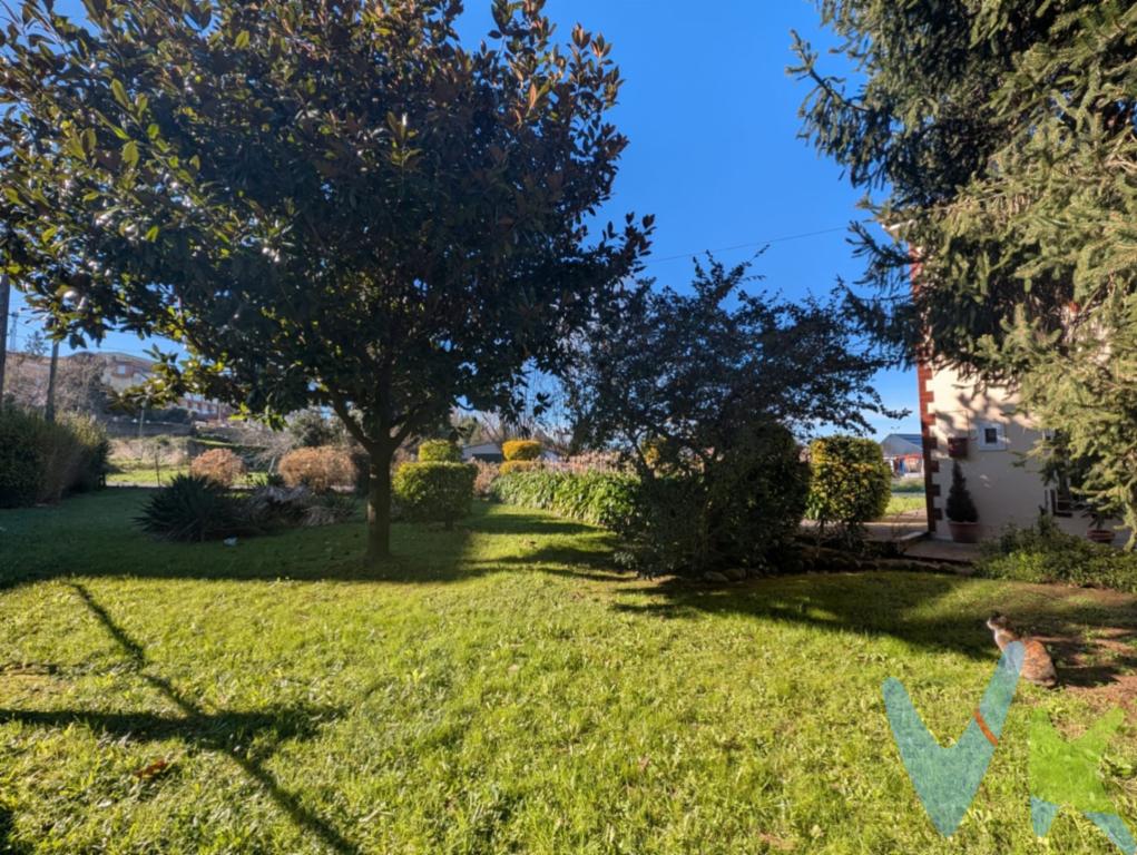 ¡Oportunidad única para inversores y promotores!Se trata de una parcela urbana en el corazón de Renedo de Piélagos, y es perfecta para desarrollar un proyecto residencial.Está situada en el núcleo urbano, con todos los servicios a pie de calle y es ideal para la construcción de varias viviendas.Características principales:La ubicación es inmejorable, con acceso inmediato a transporte público, centro de salud, colegios, supermercados, etcSuperficie edificable: La parcela cuenta con una edificabilidad de 1,5m²/m², lo que permite un óptimo aprovechamiento para viviendas unifamiliares.Coeficiente de ocupación del 53%, ofreciendo una excelente relación entre superficie de suelo y volumen de construcción.Calificación urbana, lista para desarrollar: no requiere transformación urbanística previa.No dejes pasar esta oportunidad de inversión en una población con una gran demanda residencial, una excelente comunicación y una alta calidad de vida y todo ello en una de las zonas con mayor proyección del área metropolitana de Santander.Los gastos de gestión para el comprador son del 1%.