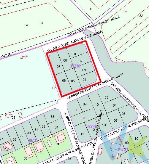 ATENCIÓN PROMOTORES: CONJUNTO DE 8 PARCELAS EN MAS CARPA. En exclusiva, a la venta un conjunto de 8 parcelas en la urbanización Mas Carpa (no se venden por separado) preparadas para la construcción de viviendas unifamiliares de una o dos plantas.  Se trata de un conjunto de parcelas en una exclusiva urbanización residencial de gran demanda y ambiente tranquilo en la comarca del Baix Camp, en  Reus (Tarragona). Parcelas desde 420 m² hasta 518 m². Ubicadas en una de las zonas con mayor proyección de Reus, ciudad modernista con gran tradición comercial y gastronómica, estas parcelas ofrecen el equilibrio perfecto entre tranquilidad y servicios. Reus destaca por su patrimonio arquitectónico, su dinamismo cultural y su excelente calidad de vida. Además, se encuentra a pocos minutos de las magníficas playas de la Costa Dorada, ideales para disfrutar del mar durante todo el año. Su excelente conexión permite llegar al Aeropuerto de Barcelona en aproximadamente una hora, facilitando desplazamientos nacionales e internacionales con total comodidad. Se trata de parcelas privadas y bien distribuidas, ideales para viviendas unifamiliares con jardín, piscina y todo el espacio que su proyecto necesite. - Características principales. Superficies regulares que facilitan la implantación de viviendas de diseño contemporáneo o clásico. Entorno residencial consolidado: tranquilidad, privacidad y vecindario selecto. Orientación y parcelas pensadas para aprovechar luz natural y crear espacios exteriores agradables. - ¿Por qué elegir Mas Carpa?. Mas Carpa combina la serenidad de una zona residencial con la seguridad de invertir en una parcela en una urbanización apreciada por su calidad de vida. Son solares pensados para familias que buscan espacio exterior, intimidad y la posibilidad de personalizar cada rincón de su hogar: desde amplias terrazas y porches hasta piscinas y jardines mediterráneos. - Posibilidades y ventajas prácticas. Diseñe su vivienda a medida: una parcela apta para viviendas de una o dos plantas, con garaje, estudio o zona de ocio. Rentabilidad a largo plazo: terrenos en zonas residenciales consolidadas suelen mantener y revalorizar su valor. Flexibilidad: ideal tanto si busca vivienda permanente como segunda residencia. . No dejen escapar esta oportunidad, no duden en contactarnos, les facilitaremos encantados toda la información necesaria. 