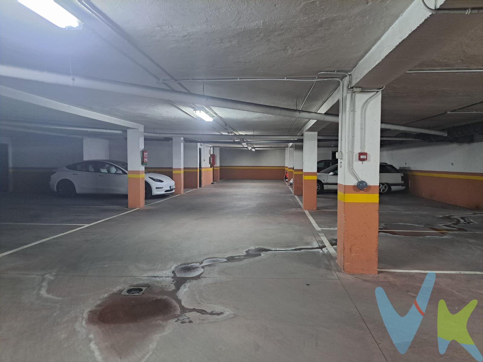 . ¡Oportunidad en la Plaza Santo Cristo! Plaza de parking de 26 m² en una ubicación privilegiada. ¿Buscas comodidad y seguridad para tu vehículo? Esta amplia plaza de parking de 26 m² en la céntrica Plaza Santo Cristo es la opción perfecta. Con un acceso fácil y cómodo, cuenta además con un sistema de mando a distancia en la puerta para mayor conveniencia y seguridad. Ubicada en una zona estratégica, cerca de comercios, servicios y con excelente conexión, esta plaza es ideal para quienes valoran la practicidad y la tranquilidad. ¿Quieres más información o concertar una visita? ¡Contáctanos y no dejes pasar esta oportunidad!. Disponemos del Documento Informativo Abreviado de la propiedad (D. I. A), según Decreto 218/2005, de 11 de octubre. La Agencia Inmobiliaria también dispone de Seguro de Caución, para la garantía y protección de las cantidades económicas entregadas como señal para la reserva de una vivienda. De acuerdo con lo prevenido en el Decreto 218/2005, de 11 de octubre, se informa al cliente que los Gastos Notariales, Registrales, impuesto de transmisiones (ITP), Honorarios de intermediación, Gastos financieros, y otros gastos inherentes a la compraventa no están incluidos en el precio. . 