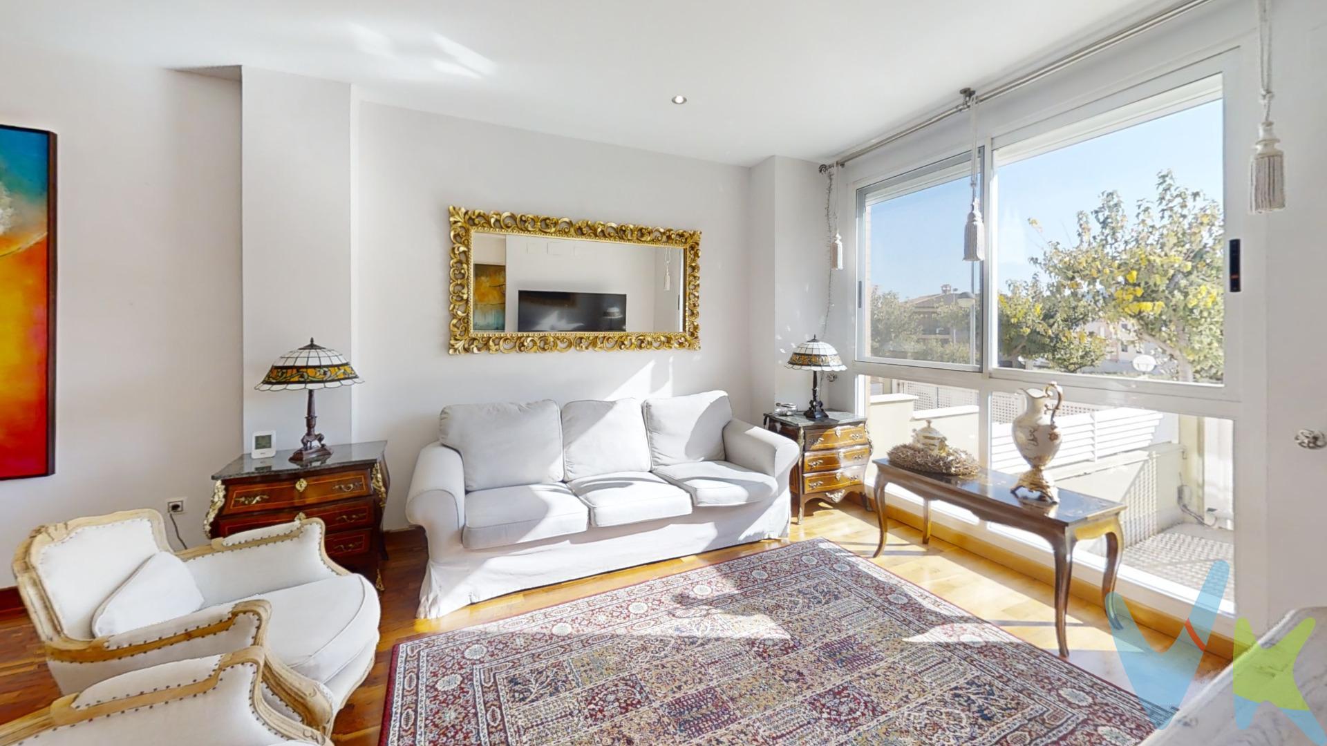 Este impresionante chalet adosado, completamente actualizado, ofrece un estilo de vida moderno y cómodo en un entorno privilegiado. . Con 179 m² construidos y 157 m² útiles, la distribución de la vivienda está diseñada para maximizar el espacio y la funcionalidad. . Disfruta de sus 3 amplios dormitorios y 3 baños, perfectos para adaptarse a las necesidades de toda la familia. Cada estancia está equipada con armarios empotrados que optimizan el almacenamiento, y el trastero añade un extra de comodidad. . La calefacción mediante bomba de frío/calor asegura un ambiente agradable durante todo el año. . Además, cuenta con un garaje para dos plazas de coche, un trastero. Ubicada en una zona con todos los servicios disponibles, esta vivienda es perfecta para quienes buscan calidad de vida sin renunciar a la modernidad. . No pierdas la oportunidad de visitar éste hogar que está listo para entrar a vivir. La venta de ésta propiedad se gestiona mediante contrato de EXCLUSIVA COMPARTIDA, donde más de 150 agencias colaboradoras tienen la ventaja de poder ofrecer a sus potenciales compradores este inmueble, lo que le garantiza un servicio de calidad, un trato fácil, sencillo y sin interferencias de terceros. Por este motivo, se ruega no molestar al propietario, a los ocupantes de la propiedad, a los vecinos o conserjes del edificio o urbanización si los hubiera. Si Usted es agencia inmobiliaria y tiene un cliente para éste inmueble, llámenos, estaremos encantados de colaborar en ésta y otras operaciones. No están incluidos los gastos de compra, honorarios de agencia e impuestos. 