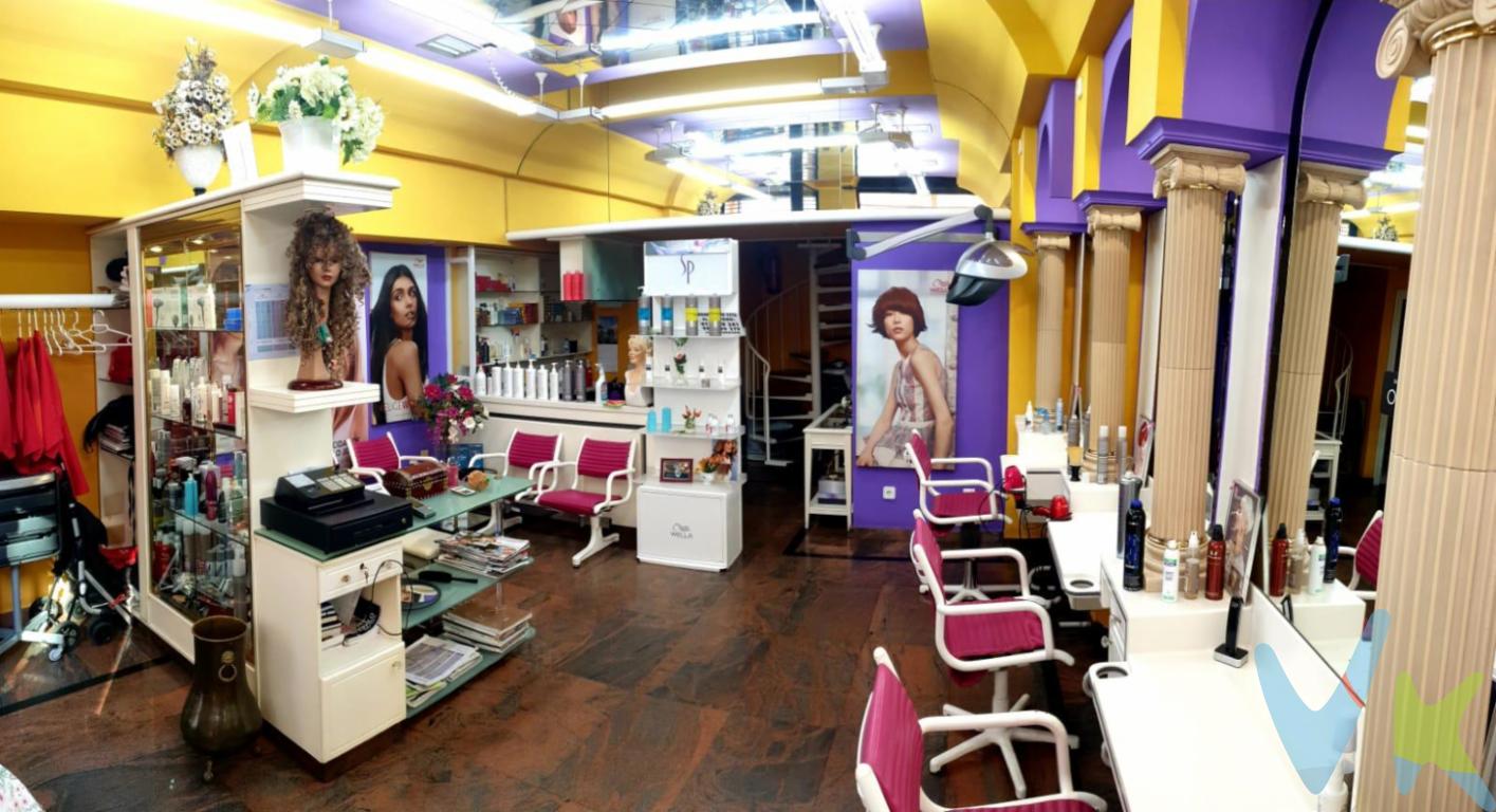 Un local listo para convertirse en tu próximo proyecto

En el centro de Sama se encuentra este local de 45 m², actualmente acondicionado como peluquería y preparado para ponerse en marcha de inmediato. Su distribución práctica y su versatilidad lo convierten en un espacio ideal tanto para continuar con la actividad actual como para transformarlo en tienda, oficina, estudio u otro tipo de negocio.

La luz, la visibilidad y el tamaño justo lo hacen perfecto para quienes buscan un espacio funcional y con potencial de crecimiento.

En el corazón de Sama de Langreo

Este local no solo ofrece un espacio, sino también una ubicación estratégica. Sama es el núcleo urbano más dinámico de Langreo, un concejo con más de 40.000 habitantes que concentran su día a día en torno a sus calles y comercios. Con todos los servicios a mano y conexiones directas con Oviedo y Gijón, Sama combina la cercanía de la vida de barrio con la ventaja de estar en la zona central de Asturias.

Un entorno con tradición comercial, alta densidad de población y una clientela potencial diversa que convierte este local en una oportunidad para empezar o hacer crecer tu proyecto.

El precio del inmueble no incluye impuesto de transmisiones, gastos notariales y registrales