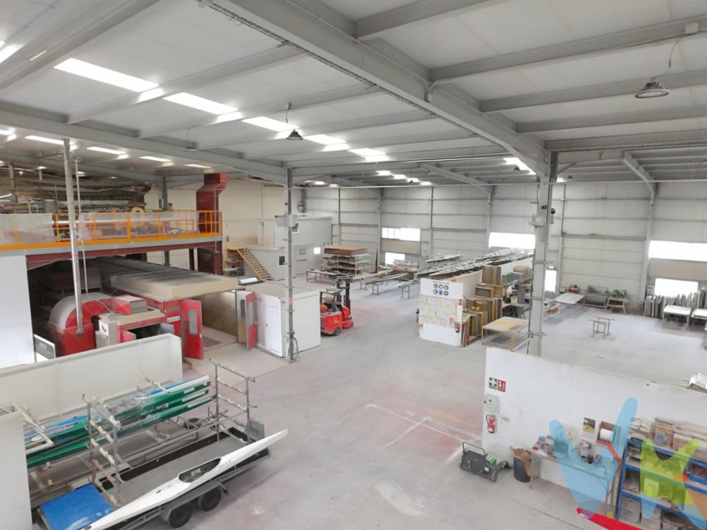 Nave en venta en La Rozona Corvera de Asturias.¡Oportunidad única en la zona de La Rozona Corvera de Asturias! Se presenta a la venta una excepcional nave industrial ubicada en un área estratégica de gran desarrollo y con potencial de crecimiento. Esta es una ocasión perfecta para inversores y emprendedores que buscan establecer o expandir su negocio en una ubicación privilegiada.Este impresionante inmueble, construido en el año 2004, está diseñado para satisfacer las más exigentes necesidades del sector industrial. Con sus 1600 metros cuadrados de superficie construida, ofrece un amplio espacio adaptable a una variada gama de actividades industriales. Su estructura moderna y funcional se complementa con materiales de alta calidad, asegurando durabilidad y eficiencia operativa.Actualmente las instalaciones están preparadas para la fabricación de piraguas de forma manual. También se realizan trabajos en poliéster, fibra de vidrio, carrocerías, platos de ducha en hormigón polímero.Zonas planta baja:Zona de lijado industrial y normal. Zona de corte (carbono, Kevlar, fibras de vidrio...) con varias maquinas, escuadradora madera, cepilladora y regruesadora fibra. Zona maquina 3D para fibra, madera y aluminio. Zona remolque. Zona trabajo industrial. Zona fabricación piraguas.Cuarto de productos químicos, puertas de seguridad, extintores. Cabina pintura de 12m2. Cabina chorreo. Plano aspiración. Horno.Deposito de gasoil aislado con puerta cortafuegos y vaso contenedor en caso de derrame. Sala de exposiciones. Oficina administración. Oficina Técnica. Dirección. Sala reuniones. Vestuarios. Comedor. Agua caliente por Aerotermia.Varias salidas de emergencia. 8 puertas de entrada. Portones con altura para camiones. Instalación eléctrica con la normativa. Altillo:Altillo de 300m2. Zona Patronaje y costura. Almacén.Escalera para acceder al tejado para facilitar las labores de limpieza.El suelo industrial sobre el que se asienta esta nave garantiza un entorno propicio para el desarrollo de diversas actividades económicas. La consolidada área de Los Campos se perfila como un polo de actividad industrial, siendo un lugar idóneo para la ubicación de instalaciones empresariales debido a su fácil acceso y a su conexión con las principales vías de transporte.En el interior, la nave ha sido cuidadosamente diseñada para optimizar el uso del espacio. La distribución es versátil, permitiendo adaptarse a diferentes configuraciones según las necesidades del negocio.A nivel de infraestructuras, el inmueble está en perfectas condiciones y listo para su ocupación inmediata. Su mantenimiento ha sido llevado a cabo con esmero, garantizando un estado impecable que facilita la rápida puesta en marcha de cualquier operación industrial. Este aspecto es crucial para quienes buscan minimizar tiempos de instalación y comenzar a operar sin demoras.Posibilidad de vender módulos de 400m2, segregar en 200m2 ó 2 naves de 800m2.Posibilidad de vender el negocio con el asesoramiento personalizado de los propietarios.Piraguas Pariente Polledo S. L. fue fundada en el año 1997. En los inicios tan sólo ocupaba 100 m2 y hoy cuenta con unas instalaciones de 1600 m2 preparadas para la fabricación de piraguas de forma manual. Dirigido por piragüistas de profesión, con gran palmarés deportivo. (Se vende por Jubilación)La zona de Los Campos, donde se encuentra esta nave, se ha consolidado como un área de referencia gracias a su desarrollo constante y a su entorno dinámico . Asimismo, la comunidad empresarial de la región es activa y en crecimiento, lo que puede abrir puertas a colaboraciones y oportunidades comerciales.Dada la alta demanda de espacios industriales en la zona, esta propiedad representa una inversión con alto potencial de revalorización. La competitiva oferta de esta oportunidad no pasará desapercibida entre aquellos que conocen el mercado y buscan sacar el máximo partido a sus inversiones.Visite la propiedad y descubra de primera mano todas las ventajas y posibilidades que ofrece. Estamos seguros de que una visita a este inmueble disipará cualquier duda y resaltará aún más sus innumerables beneficios. A través de una experiencia directa, se puede apreciar el entorno, la calidad de las instalaciones y detectar las oportunidades de adaptación del espacio a sus necesidades específicas.Para más información y concertar una visita, no dude en ponerse en contacto. Será un placer ofrecerle todos los detalles necesarios para hacer de esta nave industrial su próxima gran inversión. 
