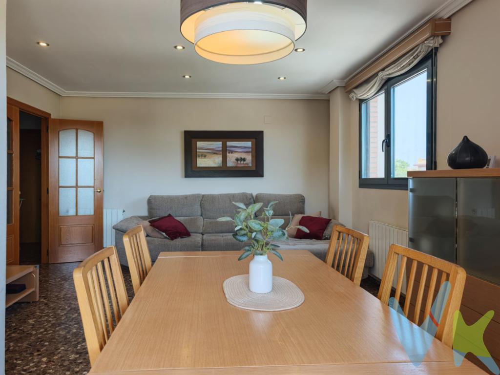  ¡Descubra su nuevo hogar en el corazón de Massamagrell, un encantador piso que ofrece una oportunidad única para establecerse en una de las áreas más deseadas! Este espacioso inmueble en venta está diseñado para satisfacer las necesidades de las familias modernas, con su distribución inteligente y sus generosas dimensiones, brindando comodidad y elegancia a cada uno de los miembros del hogar.Ubicado en un edificio del año 2004, esta propiedad combina lo mejor de la construcción moderna con la solidez y la durabilidad, asegurando años de tranquilidad y disfrute sin preocupaciones. Con 111 metros cuadrados construidos y 103 metros cuadrados útiles, esta vivienda ofrece un espacio amplio y luminoso, ideal para aquellos que buscan amplitud y confort en su día a día.Este magnífico piso cuenta con tres dormitorios bien distribuidos, proporcionando el espacio ideal para cada miembro de la familia, ya sea para descansar, estudiar o trabajar desde casa. La disposición de los espacios permite aprovechar al máximo la luz natural, creando un ambiente cálido y acogedor durante todo el año.La cercanía al metro y a diversas líneas de autobuses facilita la movilidad y asegura que nunca esté lejos de donde desea estar. Tanto para desplazarse al centro de la ciudad como para explorar los alrededores, las excelentes conexiones de transporte garantizan que su nueva vida será cómoda y libre de estrés.Cada detalle de este inmueble ha sido considerado cuidadosamente, desde el espacioso salón perfecto para recibir a amigos y familiares, hasta una cocina diseñada para satisfacer las necesidades de los amantes de la gastronomía. La calidad de los acabados y la atención al detalle hacen de esta propiedad una opción irresistible para quienes buscan algo más que un simple piso.El entorno de Massamagrell ofrece una calidad de vida inigualable, con una rica oferta de servicios, comercios y opciones de ocio a poca distancia de su puerta. Este vibrante barrio está repleto de parques, escuelas y todo lo que necesita para una vida cotidiana plena y satisfactoria.Invertir en esta vivienda no solo significa adquirir un espacio bello y funcional, sino también formar parte de una comunidad amable y dinámica que valora tanto la tradición como la modernidad. Las posibilidades que ofrece este piso son muchas y variadas, permitiéndole tanto personalizar los espacios como disfrutar de su configuración actual.No deje pasar la oportunidad de vivir en un sitio que combina cercanía a la ciudad con la tranquilidad del ámbito residencial. Este piso está listo para recibirle y convertirse en el hogar donde construir innumerables recuerdos. ¡Visítelo y déjese convencer por el encanto de todo lo que tiene para ofrecer!Para aquellos que valoran la calidad de vida y la conveniencia, este es el hogar ideal. Una visita siempre es la mejor manera de descubrir lo que las palabras no pueden describir completamente. Le invitamos a conocer esta excepcional propiedad y dejarse conquistar por su excepcional atractivo. Estamos seguros de que, una vez que lo vea, querrá hacer de este piso su nuevo hogar. No espere más, agende una cita para visitarlo y experimente en persona el lugar que podría ser su próximo refugio.Por expreso deseo de los propietarios esta vivienda se comercializa en EXCLUSIVA, por lo que le garantiza un trato fácil, cómodo y sin interferencias. Rogamos no molesten a sus ocupantes o vecinos.Si usted es un profesional inmobiliario, no dude en llamarnos, estaremos encantados de colaborar en la venta de este inmueble.El precio ofertado no incluye impuestos, gastos de compraventa, ni honorarios de la agencia inmobiliaria. Anuncio no vinculante, puede contener errores  