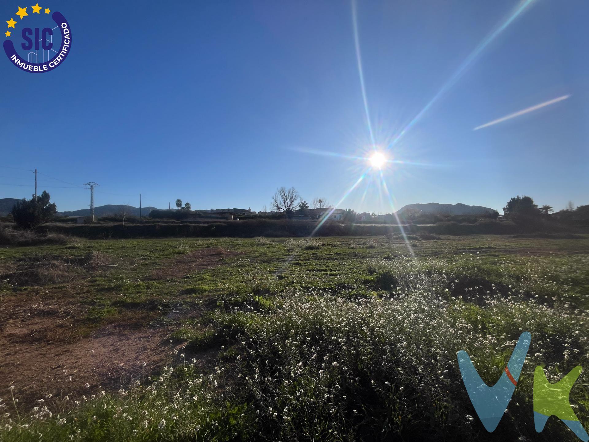 ¡OPORTUNIDAD ÚNICA! PARCELA RÚSTICA EN BARXETA (VALENCIA). Se vende parcela rústica de 29.000 m² situada en el término municipal de Barxeta, junto a Xàtiva, en la provincia de Valencia. Esta propiedad es ideal para proyectos agrícolas o como inversión en una zona tranquila y rodeada de naturaleza. Características principales:. Superficie: 29.000 m². Estado: Terreno limpio y listo para la explotación agrícola, sin plantaciones actuales. Infraestructuras:. Balsa para almacenamiento de agua de riego, funcional y preparada para su uso. Casa de aperos, con posibilidad de acondicionamiento. Disponibilidad de agua potable y suministro eléctrico, facilitando cualquier proyecto agrícola o de construcción. Posibilidades de construcción:. La parcela cuenta con la posibilidad de construir una propiedad, lo que la convierte en una excelente opción tanto para desarrollar un proyecto agrícola como para establecer una vivienda rural o casa de recreo. Ubicación privilegiada:. Situada en Barxeta, a pocos minutos de Xàtiva. A escasa distancia de Llocnou de Fenollet, al cual se puede llegar cómodamente a pie. Bien comunicada, rodeada de paisajes naturales y con fácil acceso por carretera. Cercana a servicios básicos en la población, pero con la tranquilidad de una propiedad rural. Esta parcela es una excelente oportunidad para quienes buscan desarrollar un proyecto personal en un entorno natural o para inversores que valoren la versatilidad y el potencial de una propiedad en esta región. ¡No dejes pasar esta oportunidad!. Contacta con nosotros para más información o para concertar una visita. La descripción del presente inmueble e imágenes tienen mero carácter informativo y en ningún caso carácter contractual, pudiendo ser modificados por la inmobiliaria comercializadora sin que ello implique responsabilidad alguna frente a terceros. En el precio de venta a público, esta propiedad NO incluye los gastos de adquisición (Notario, registro, gestión, honorarios, etc…).