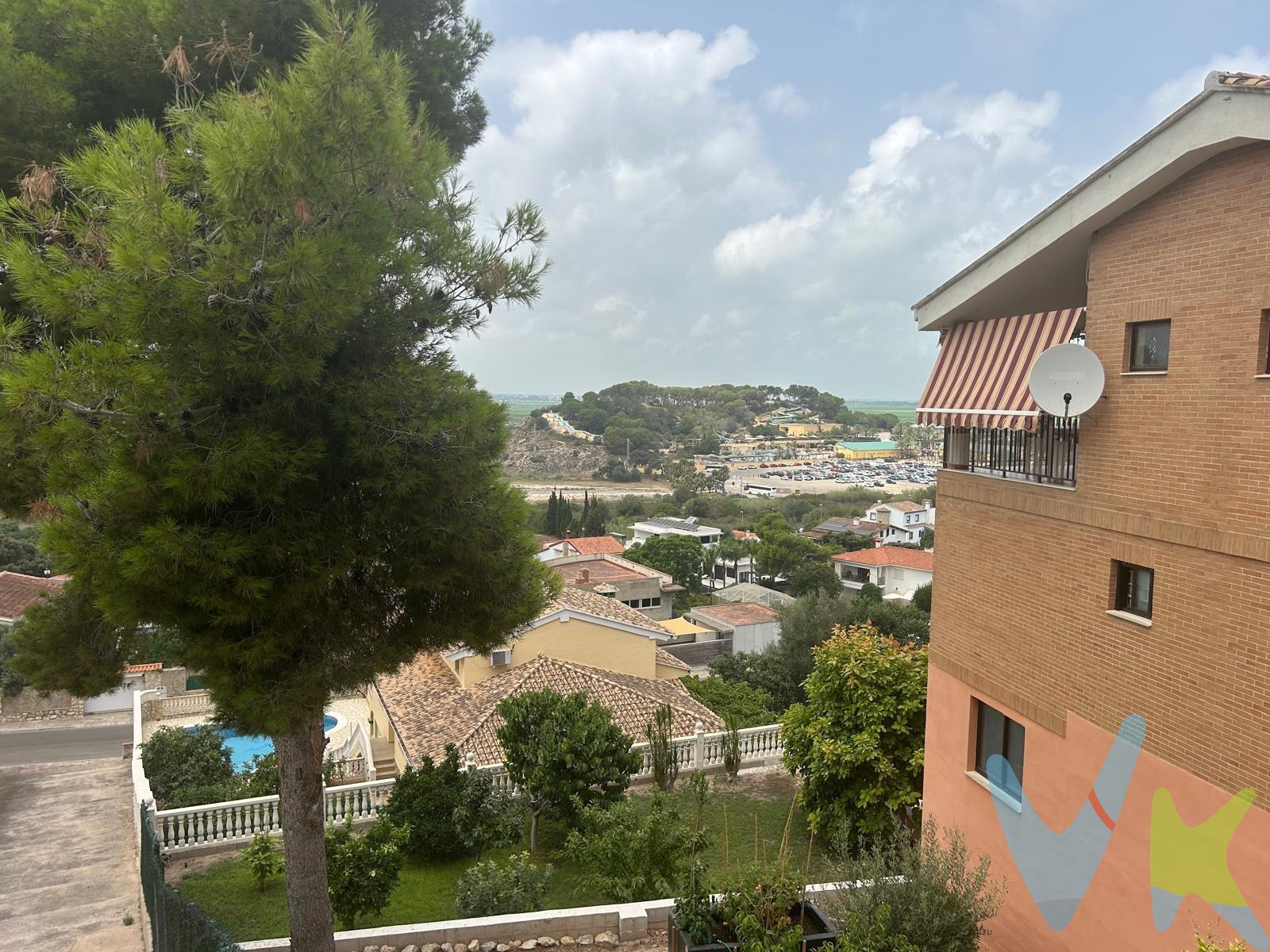 Hay lugares que no necesitan presentación. Basta con subir unos metros para entender por qué tantas personas sueñan con vivir allí. En la exclusiva urbanización Buenavista – Lago San Lorenzo, en Cullera, se encuentra esta magnífica parcela urbana de 1.048 m², un auténtico lienzo en blanco donde dar forma a una vivienda única, diseñada a tu medida y rodeada de naturaleza, tranquilidad y unas vistas que cambian con cada hora del día. Aquí el ritmo es diferente. Las mañanas comienzan con la brisa del Mediterráneo, las tardes se tiñen con los colores de la montaña y los arrozales, y en apenas unos minutos puedes pasar del silencio de tu jardín a disfrutar de las playas de Cullera, de su puerto, de su gastronomía o de cualquiera de los servicios que ofrece la ciudad. La urbanización destaca por su entorno residencial, su privacidad y su carácter consolidado, con predominio de viviendas unifamiliares independientes y abundantes zonas verdes. Esta parcela no solo ofrece espacio. Ofrece libertad. Libertad para diseñar una vivienda con amplios ventanales, piscina infinita, jardín, terrazas donde contemplar el amanecer o el atardecer y todos esos detalles que convierten una casa en un hogar. Con 1.048 m² de superficie, tendrás margen para construir sin renunciar al exterior, creando un espacio pensado exclusivamente para tu estilo de vida. Además, la zona se ha consolidado como una de las más atractivas para quienes buscan combinar calidad de vida, cercanía al mar y privacidad. Su ubicación elevada permite disfrutar de un entorno privilegiado, lejos del bullicio pero perfectamente comunicado con el centro de Cullera y las principales vías de acceso hacia Valencia. Y todo ello por 110.000 €, una oportunidad para quienes entienden que el verdadero lujo no siempre está en una vivienda ya construida, sino en poder crearla exactamente como la has imaginado. Porque las mejores casas empiezan mucho antes de levantar el primer muro. Empiezan con una parcela como esta. Nota: Agencia Registrada con el Nº 1395 en el Registro Obligatorio de Agentes Inmobiliarios de la Comunitat Valenciana, consultable en la web de la Generalitat Valenciana. La oferta está sujeta a cambios de precio o retirada del mercado sin previo aviso. La información contenida en el presente anuncio se facilita a título meramente informativo y no contractual, los datos, descripciones, superficies, imágenes y cualquier otro contenido del mismo pueden estar sujetos a errores u omisiones al ser facilitados por terceros. El precio de venta publicado no incluye los honorarios de intermediación inmobiliaria, ni los impuestos legalmente aplicables (IVA o ITP), ni los gastos derivados de la compraventa, tales como notaría, registro y gestoría, ni aquellos derivados de la financiación, en caso de existir. Por mandato expreso del propietario, este inmueble se comercializa en régimen de exclusiva, garantizando al interesado un acceso completo a la información y una gestión profesional, transparente y sin interferencias de terceros. Se ruega no molestar al propietario, a los ocupantes del inmueble ni a los vecinos. Agentes inmobiliarios con cliente interesado pueden contactar con la agencia para colaborar. Nuestro departamento financiero puede conseguir tu financiación. ¡Consúltanos!